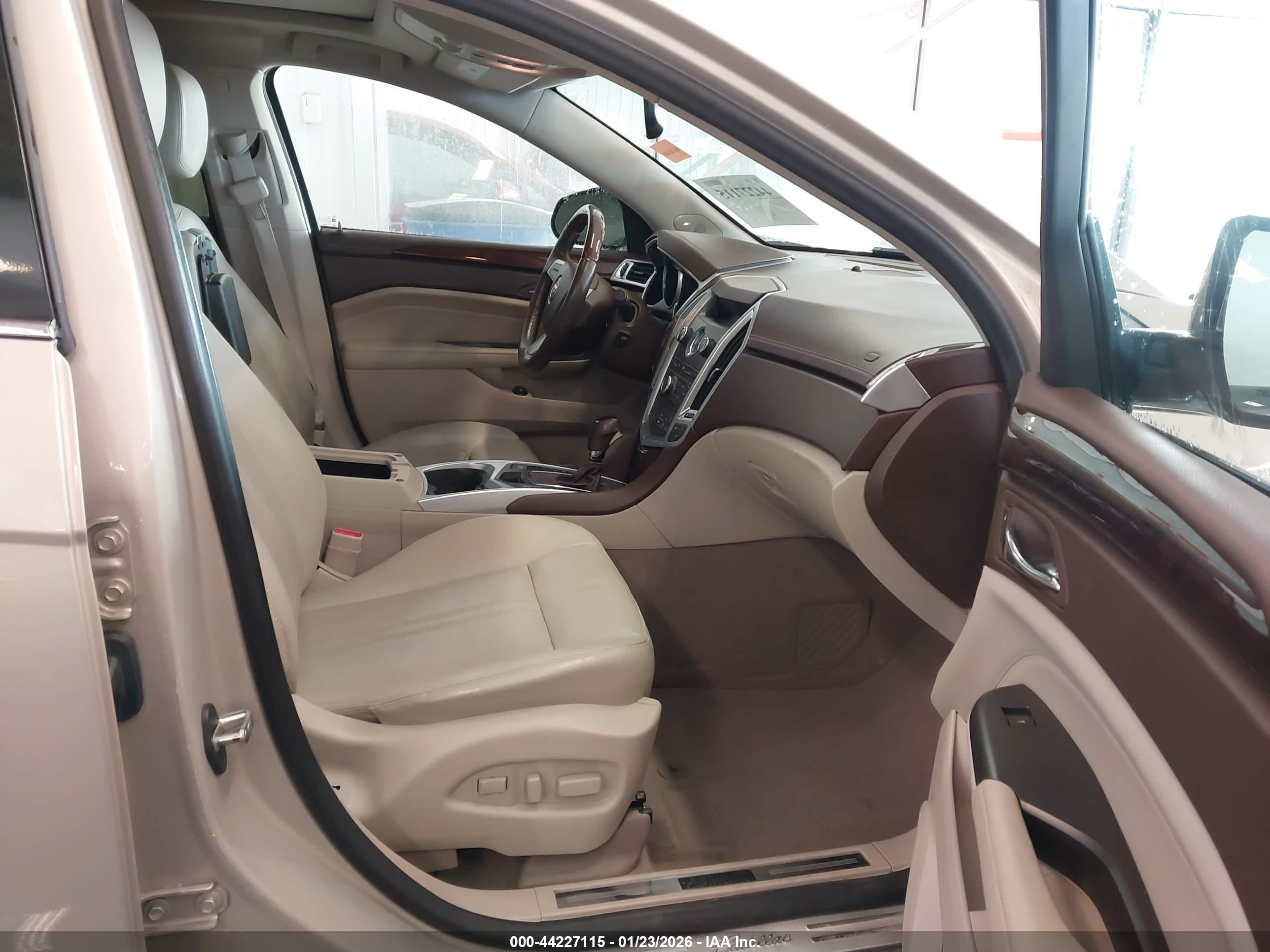 CADILLAC SRX image 5