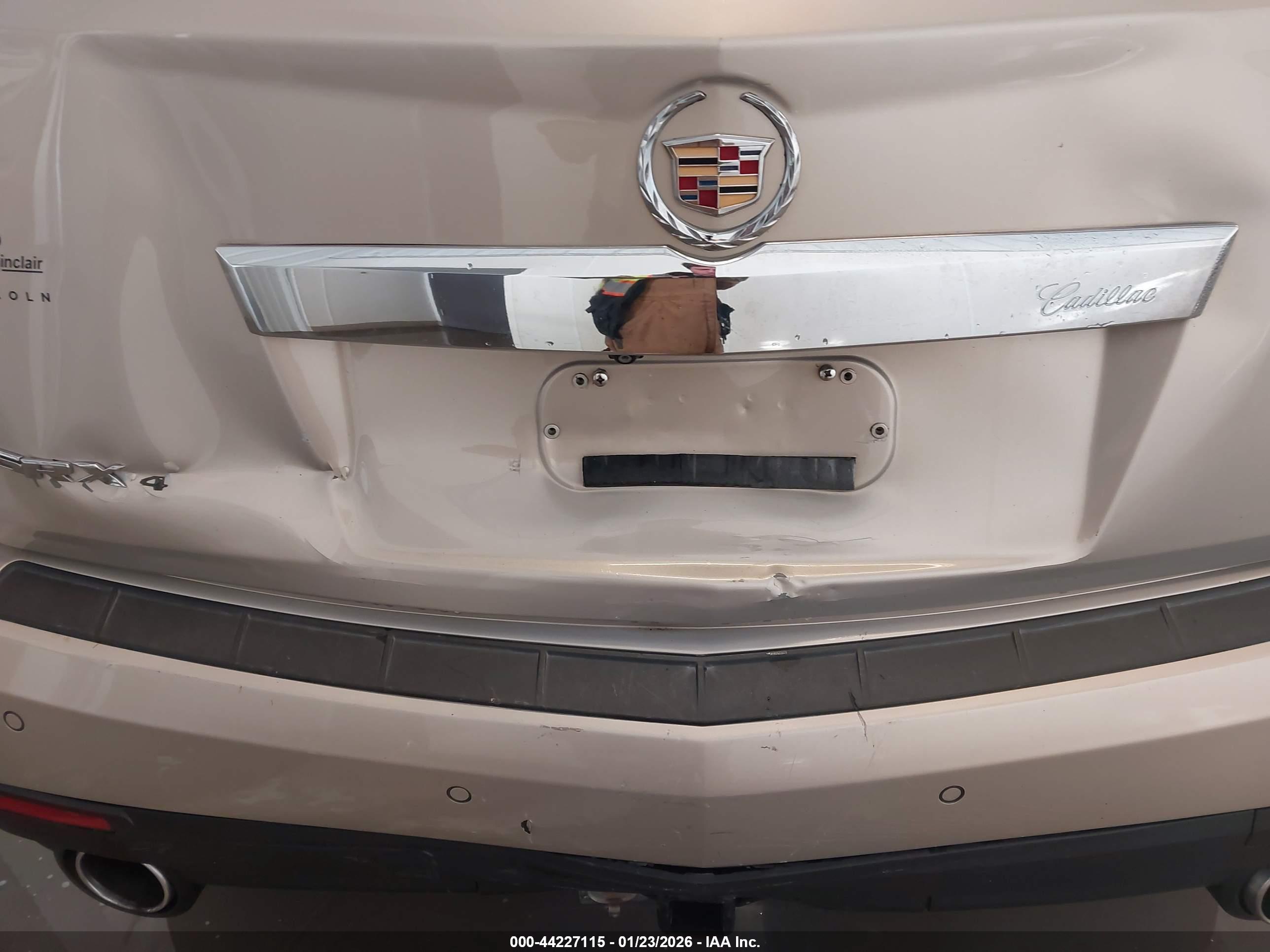 CADILLAC SRX image 6