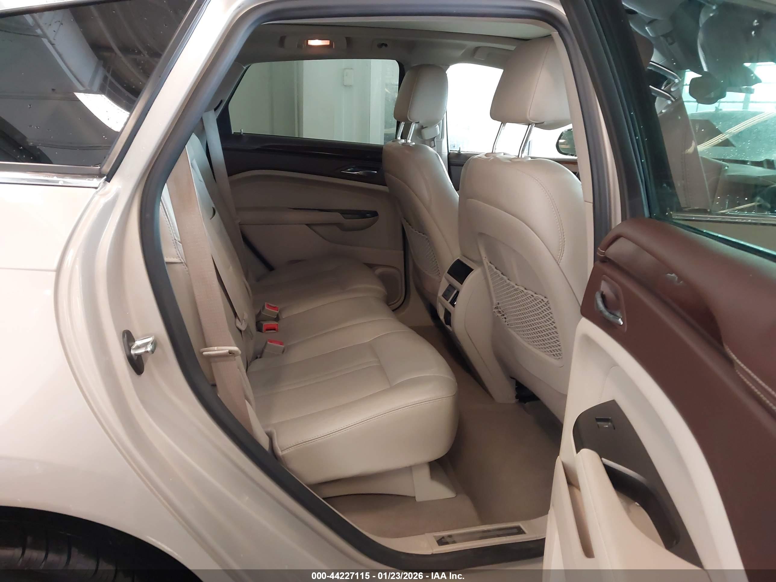 CADILLAC SRX image 8