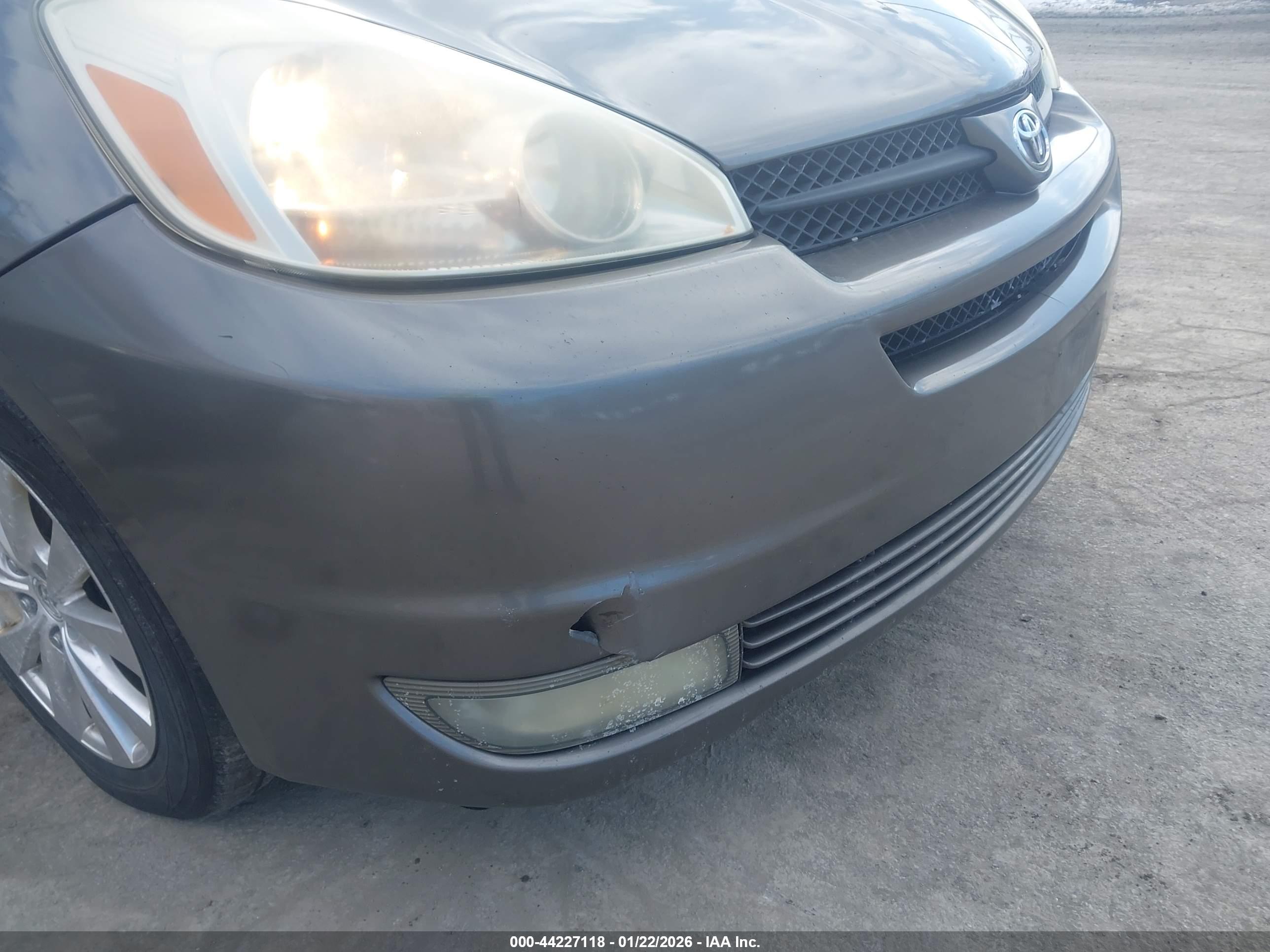 TOYOTA SIENNA image 6