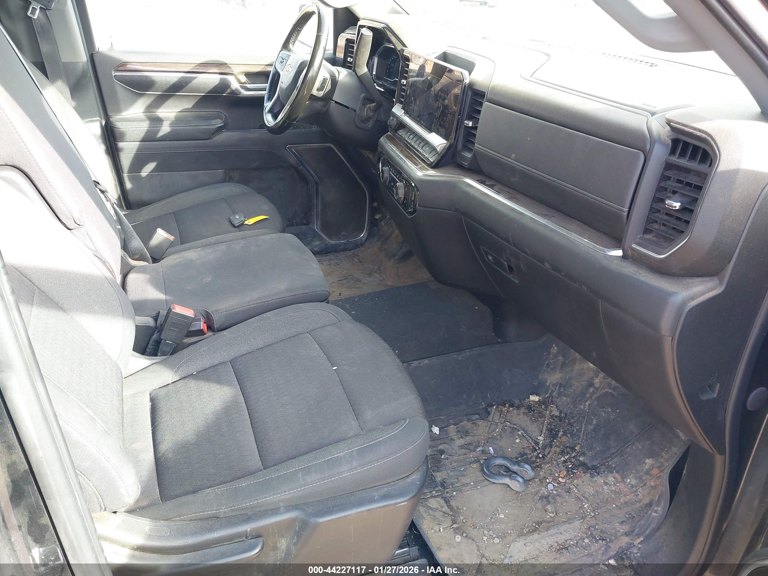 CHEVROLET SILVERADO image 5