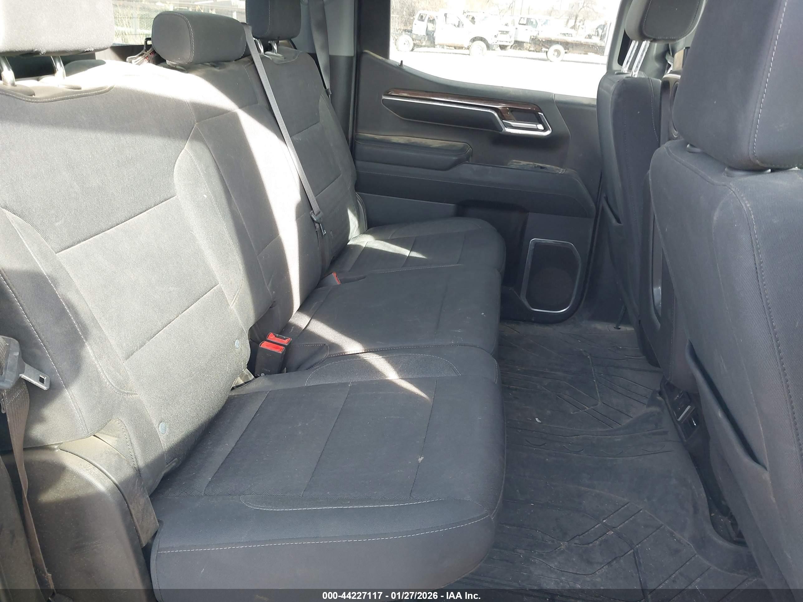 CHEVROLET SILVERADO image 8