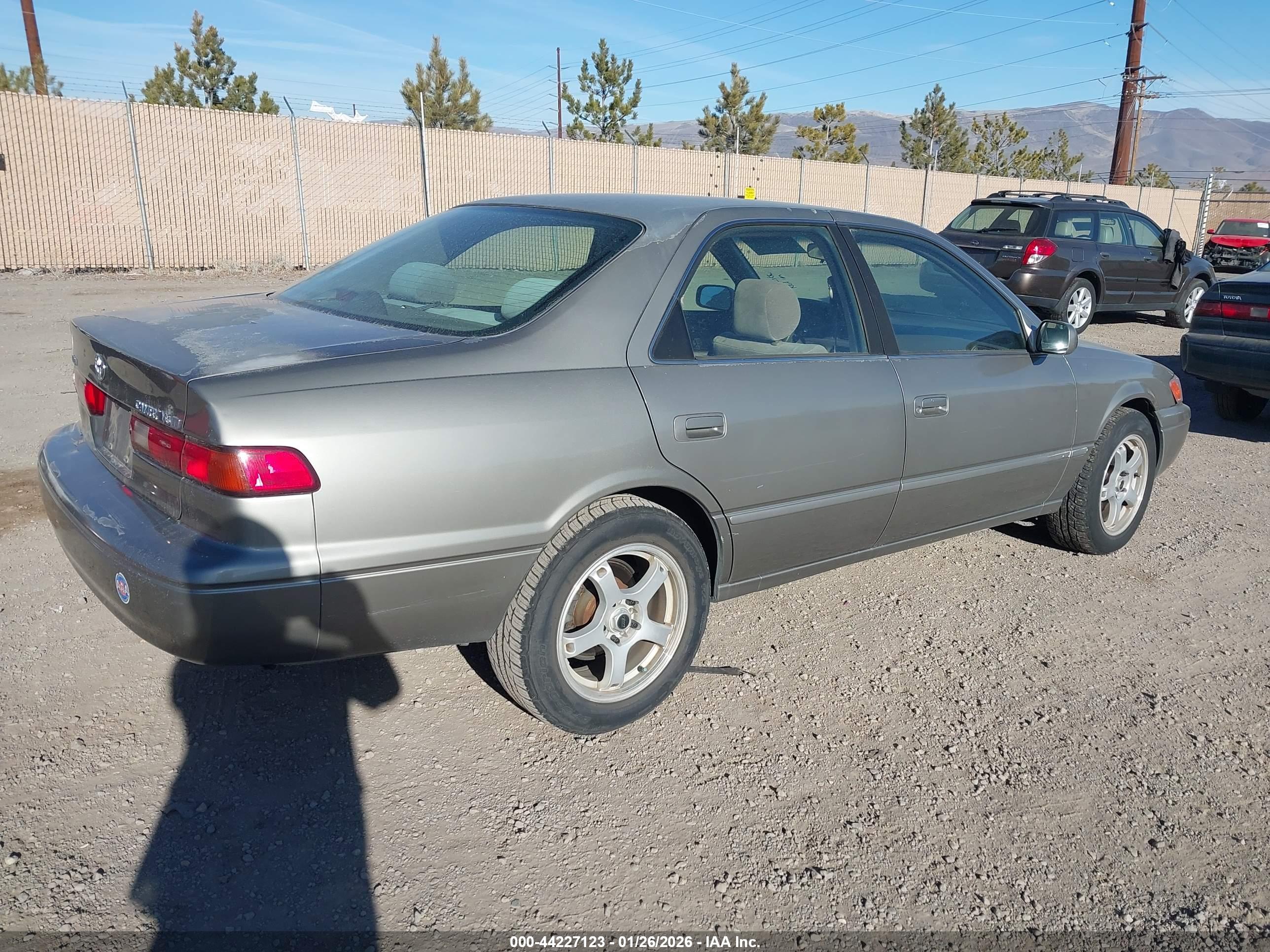 TOYOTA CAMRY image 4
