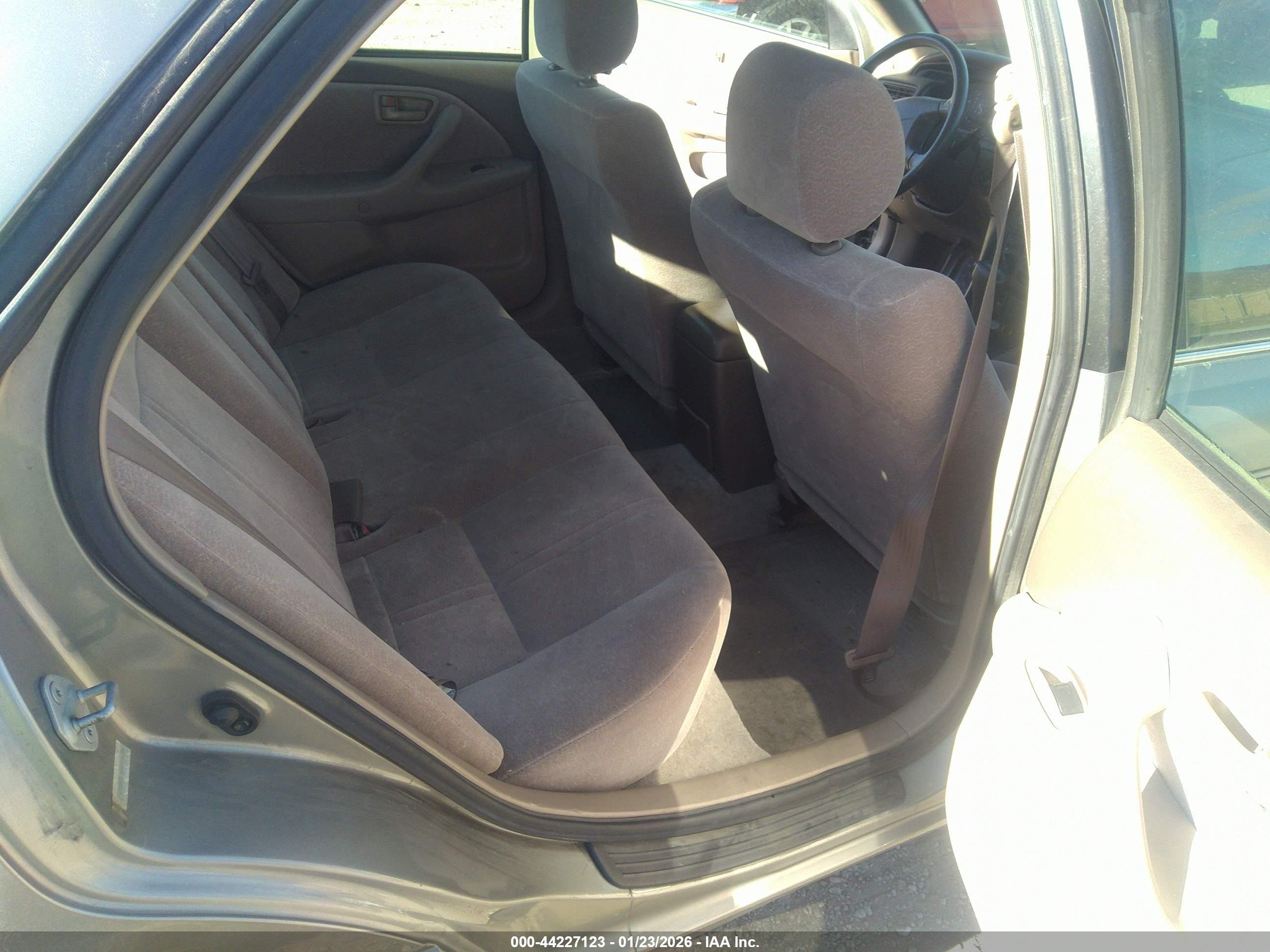TOYOTA CAMRY image 8