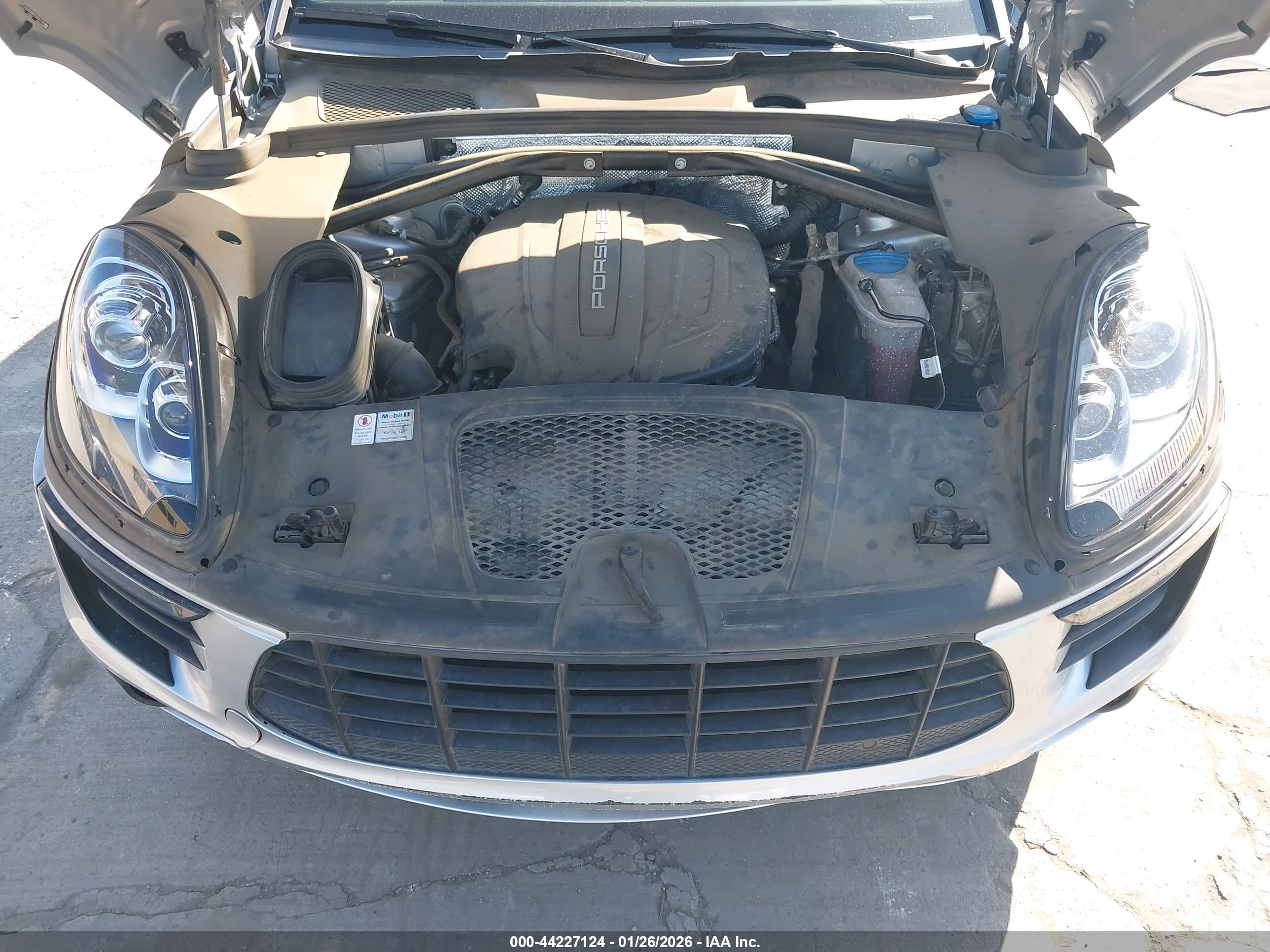 PORSCHE MACAN image 10