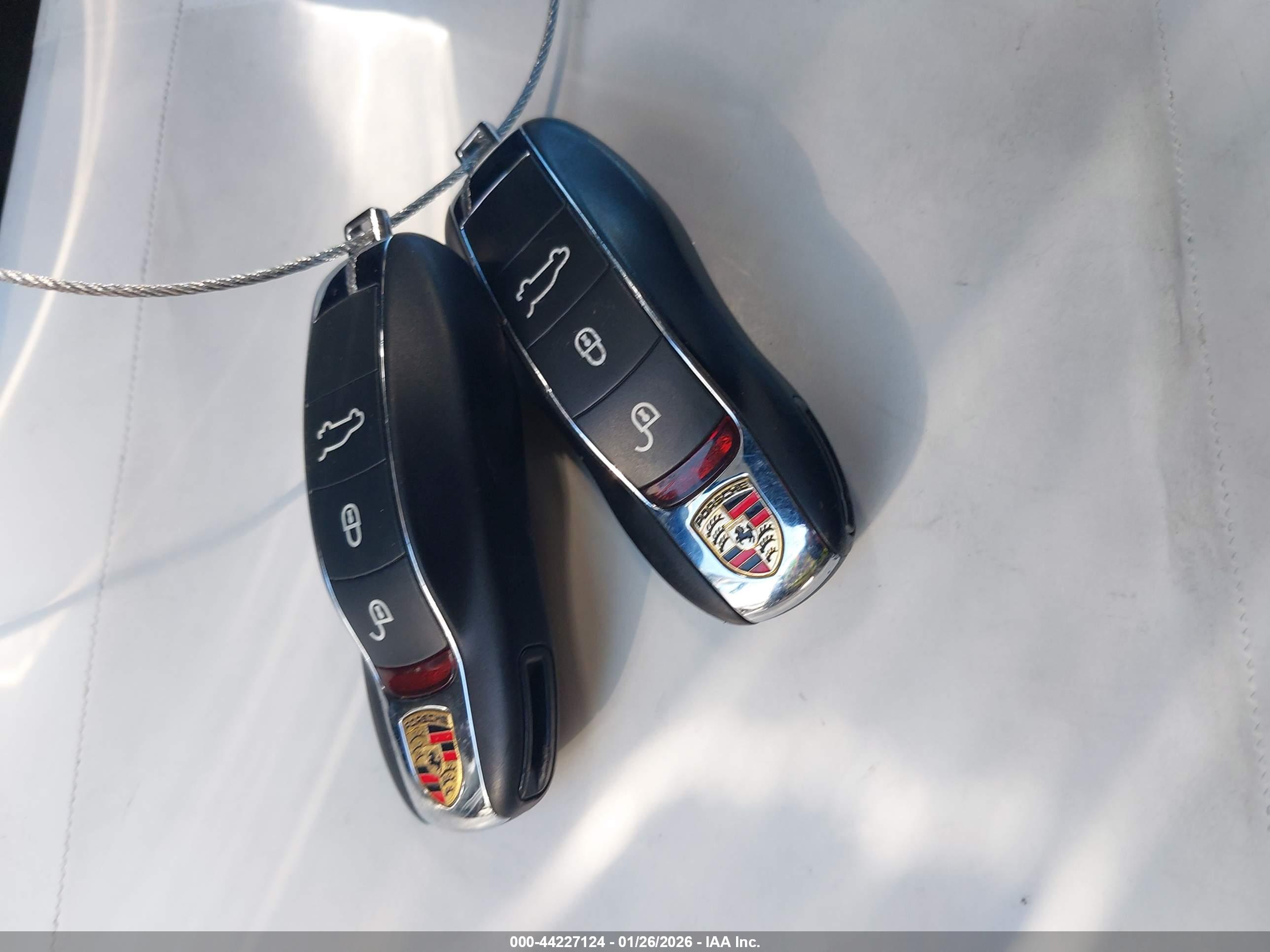PORSCHE MACAN image 11
