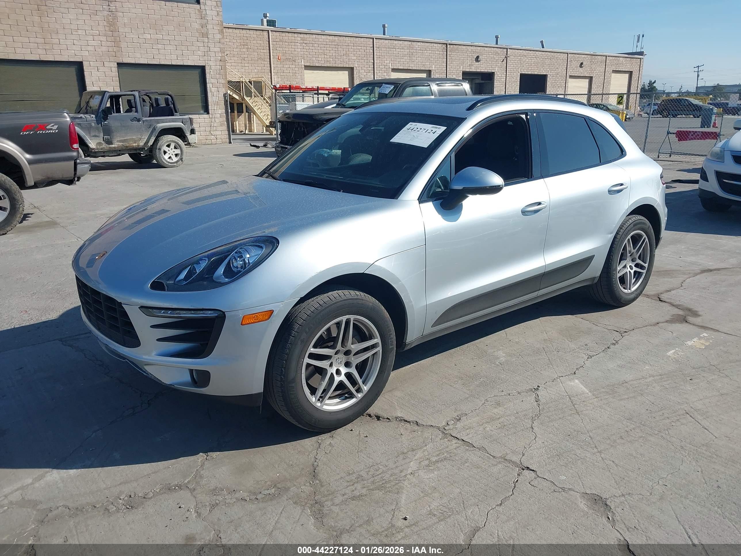 PORSCHE MACAN image 2