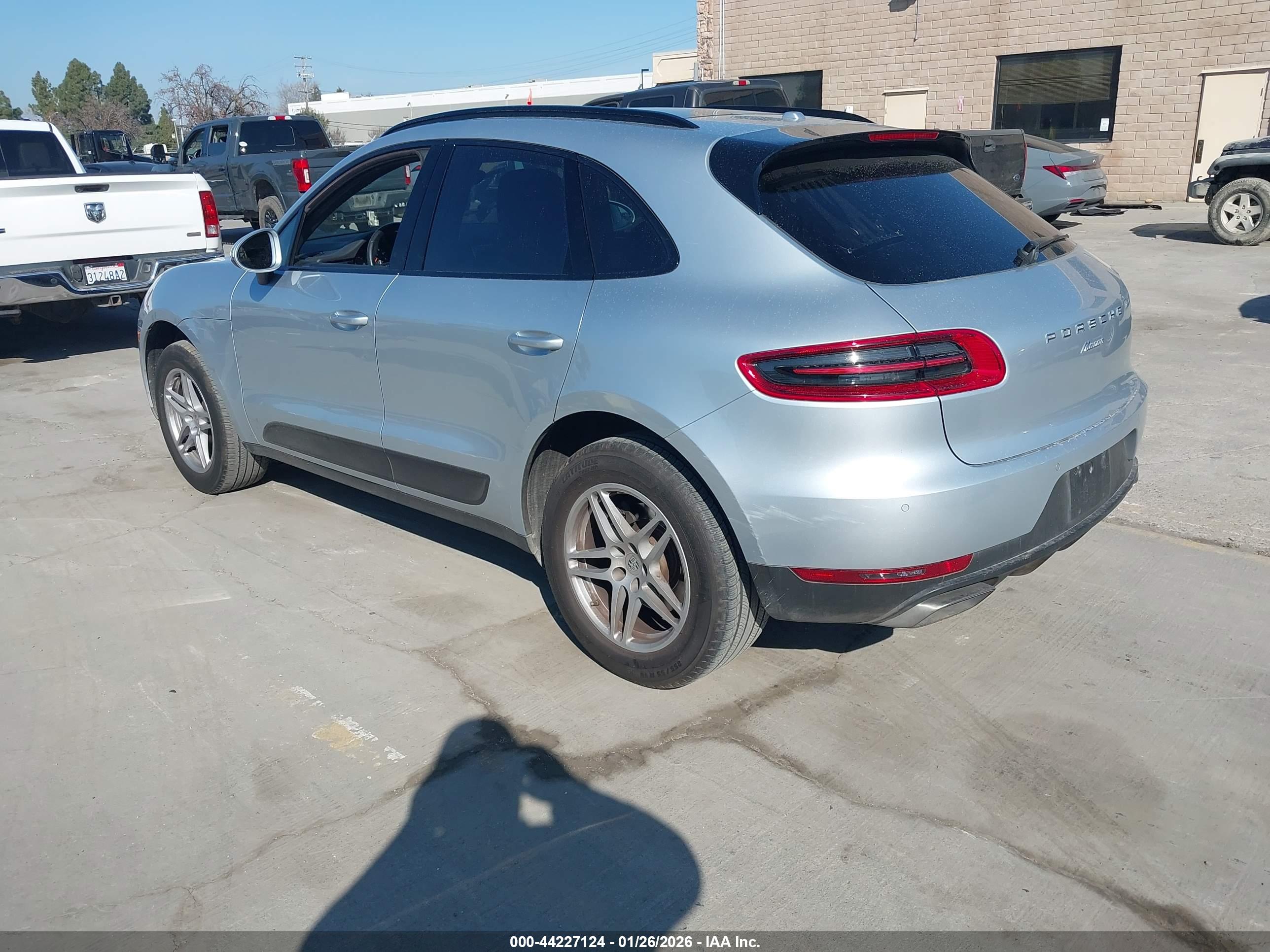 PORSCHE MACAN image 3