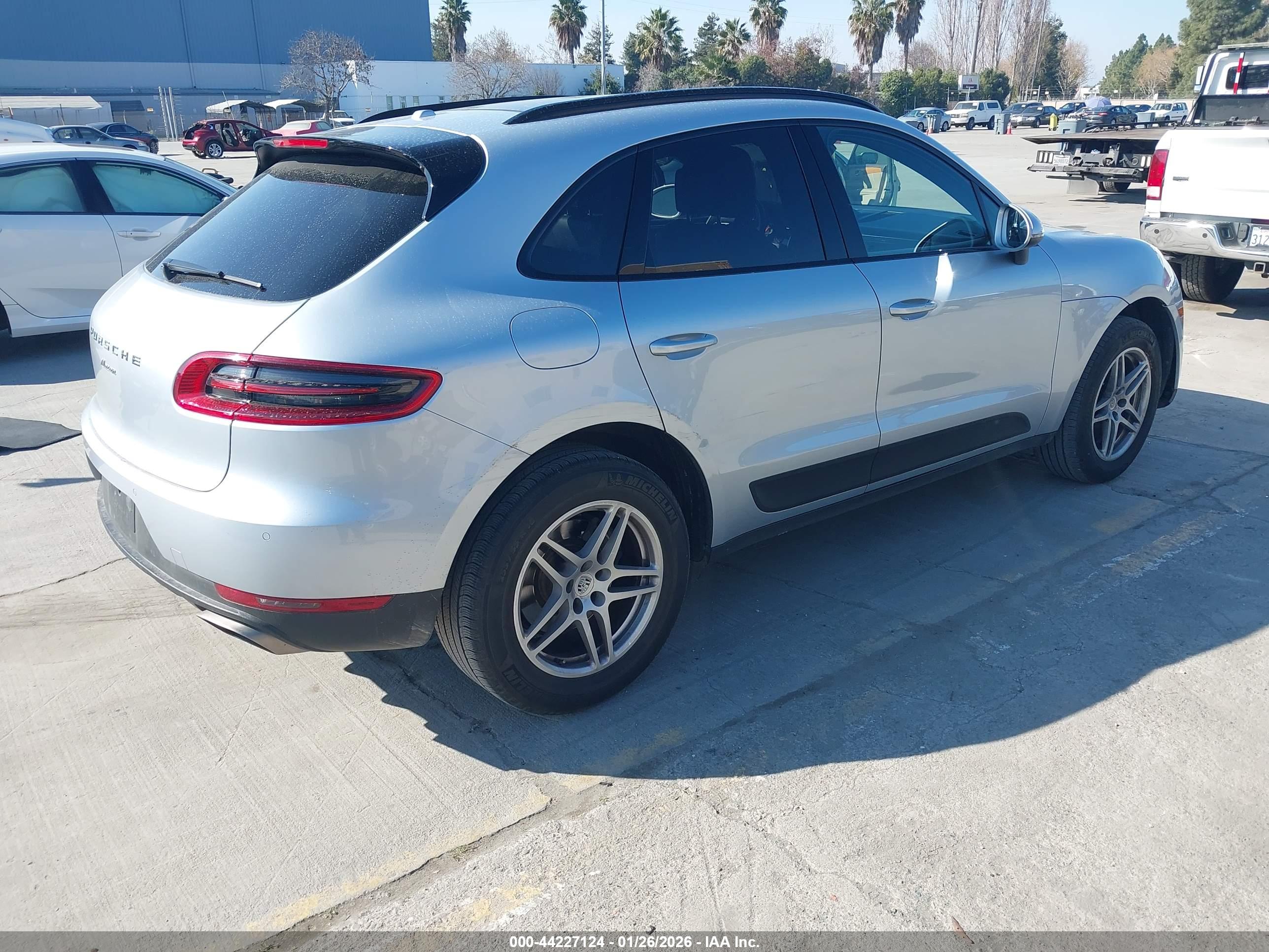 PORSCHE MACAN image 4