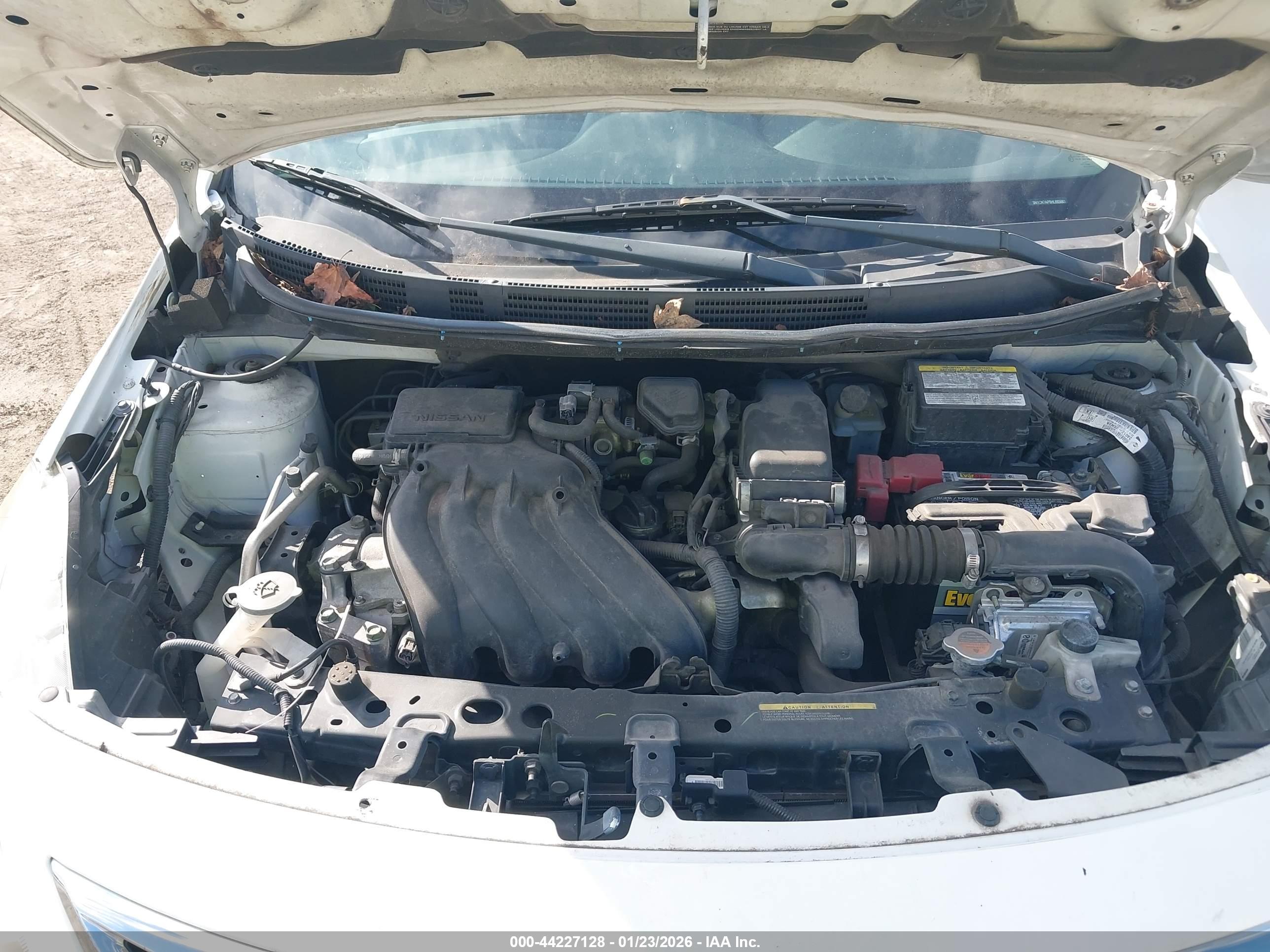 NISSAN VERSA image 10