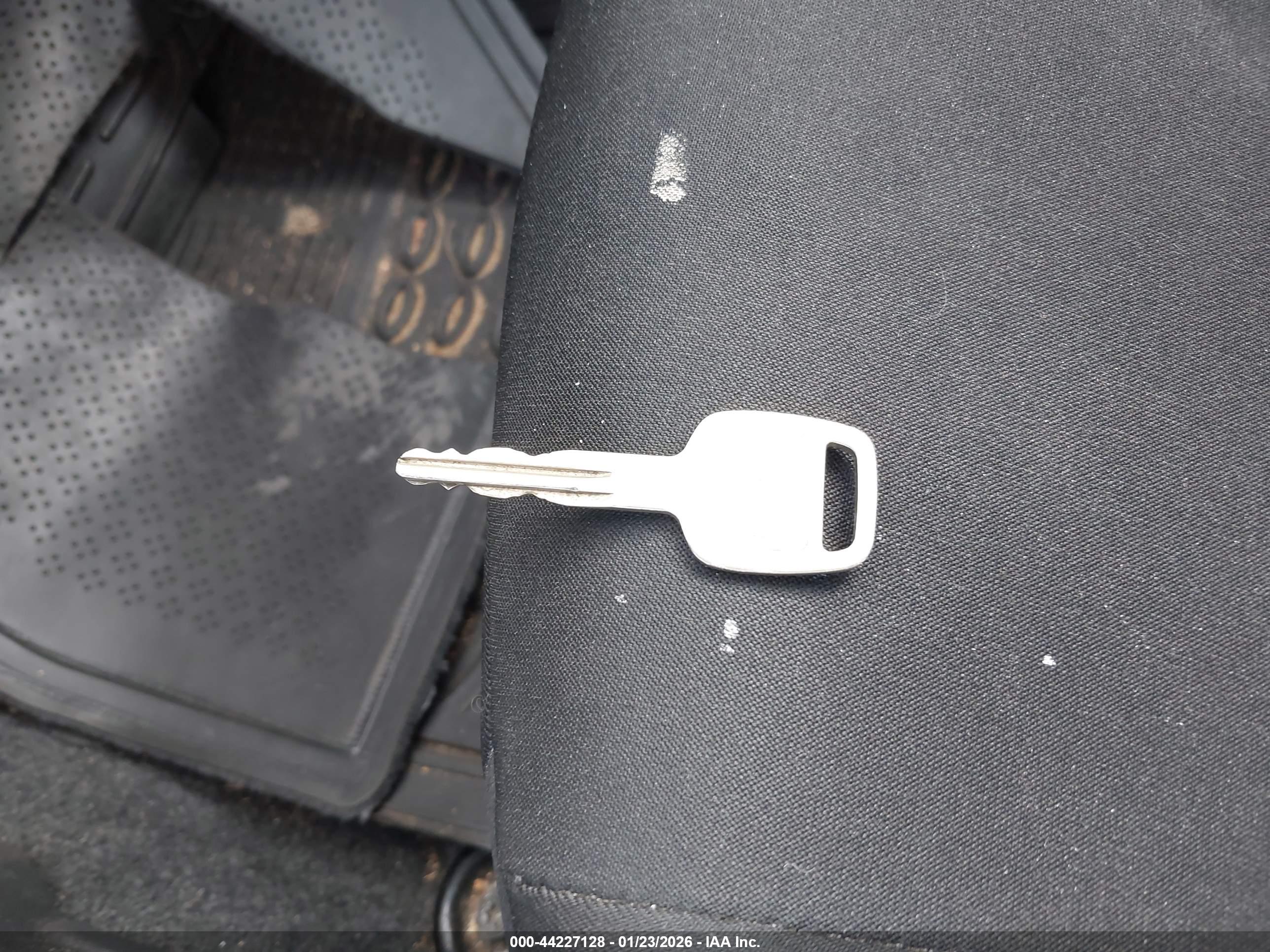 NISSAN VERSA image 11