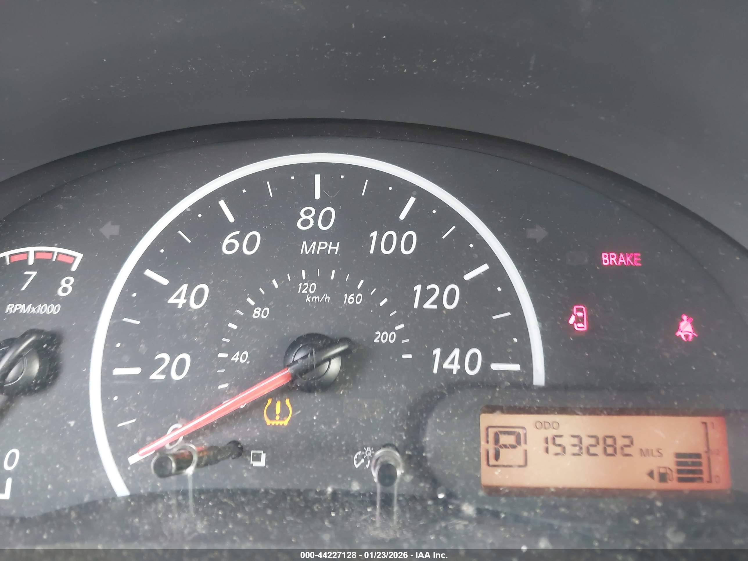 NISSAN VERSA image 7