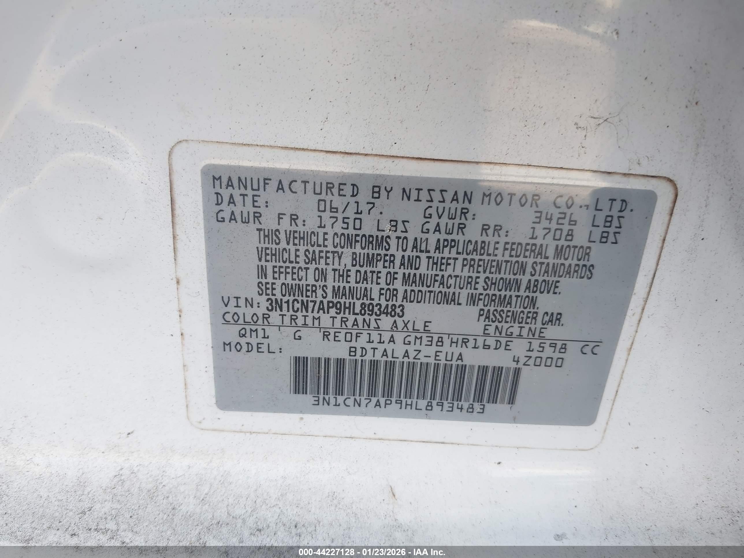 NISSAN VERSA image 9