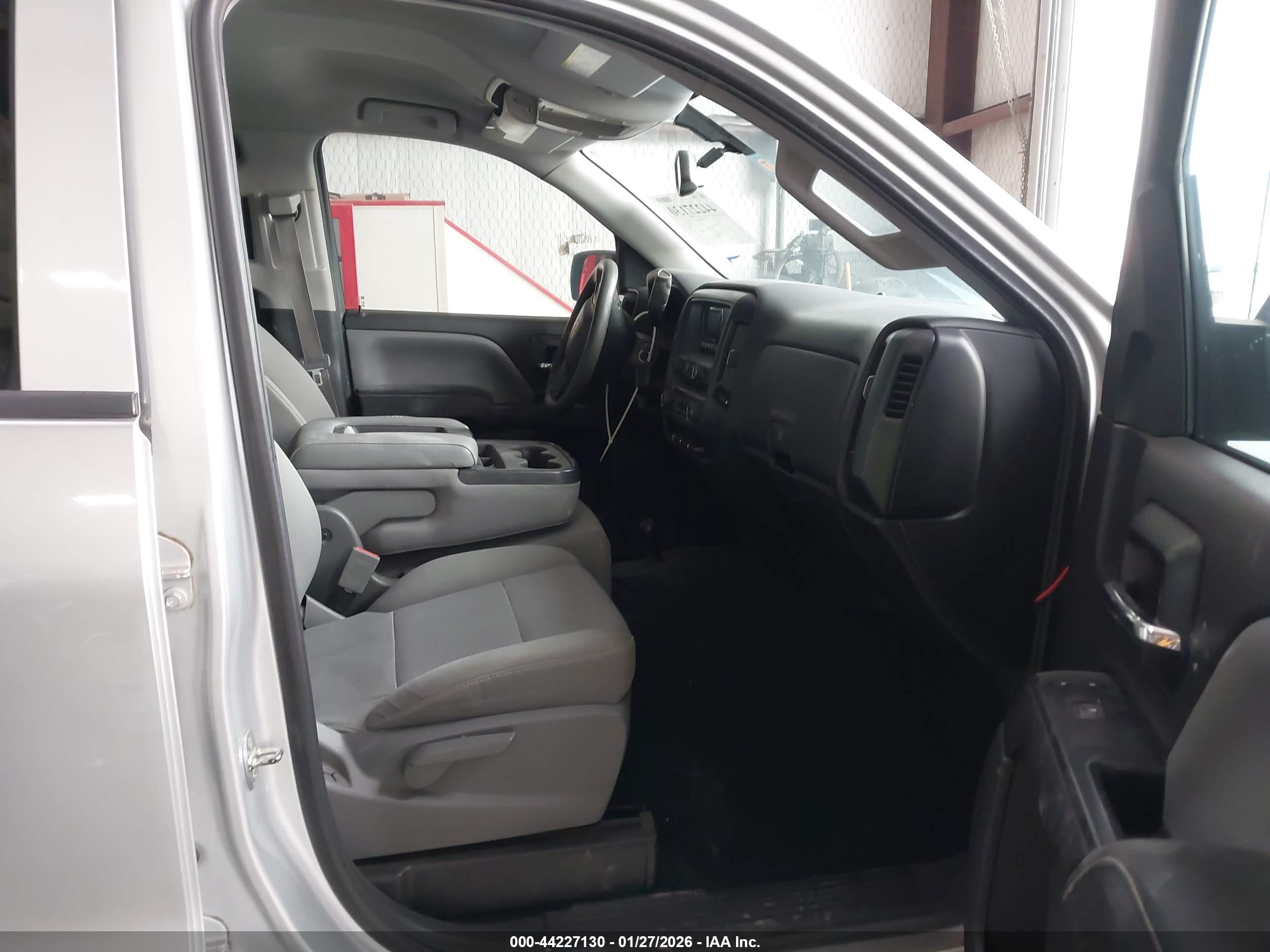 CHEVROLET SILVERADO image 5