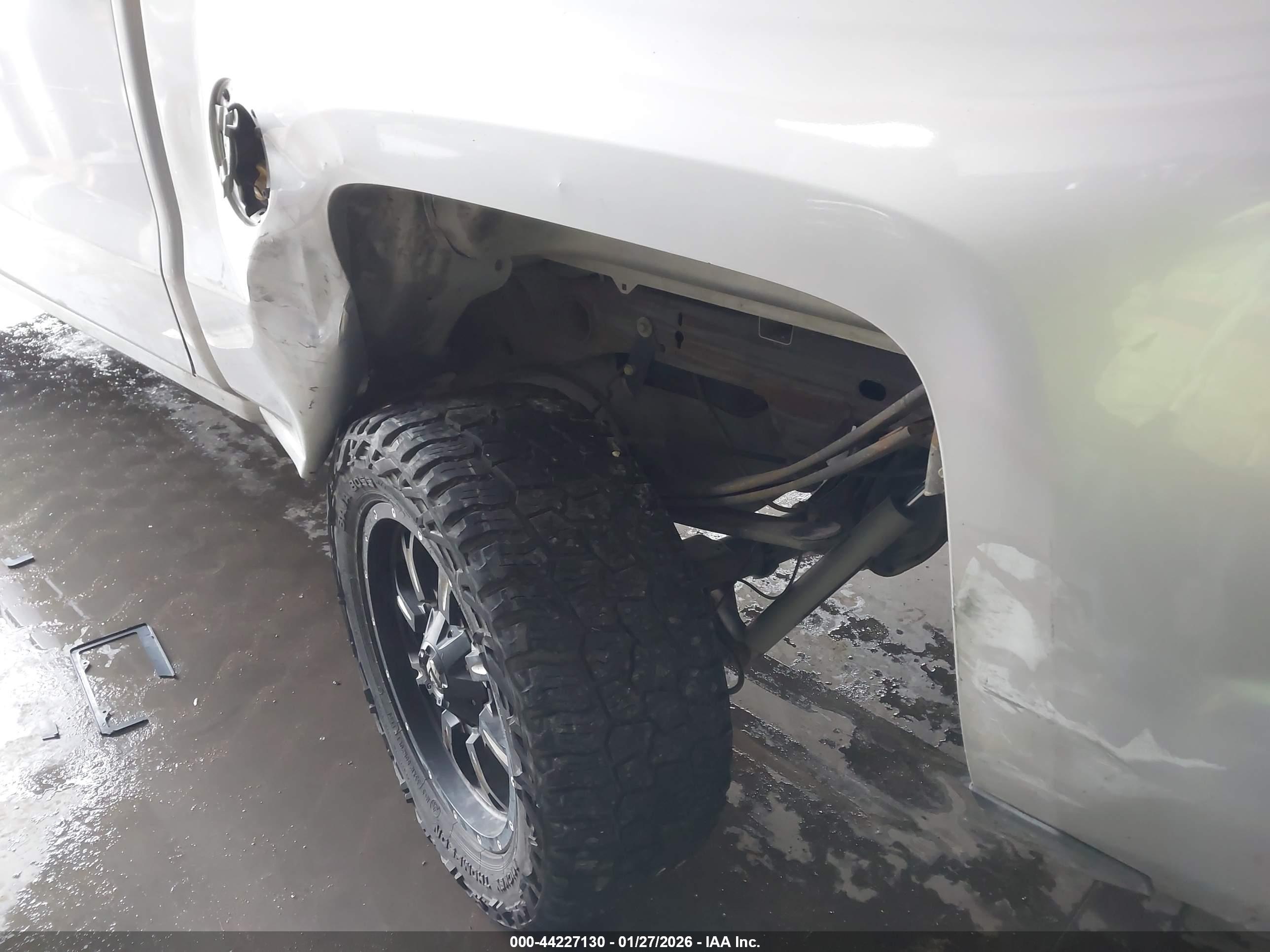 CHEVROLET SILVERADO image 6