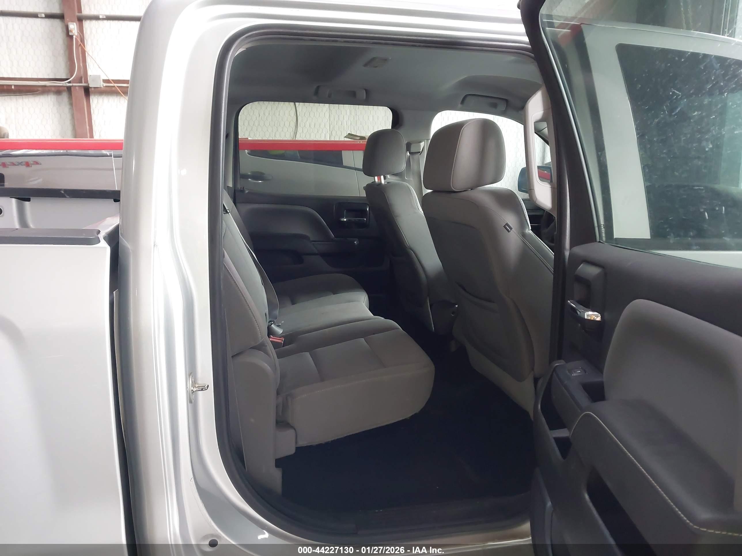 CHEVROLET SILVERADO image 8