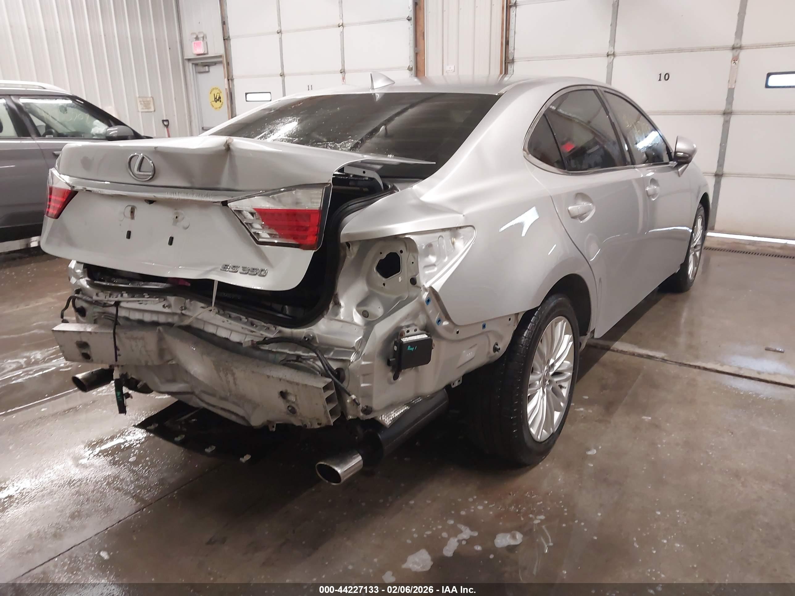 LEXUS ES image 4