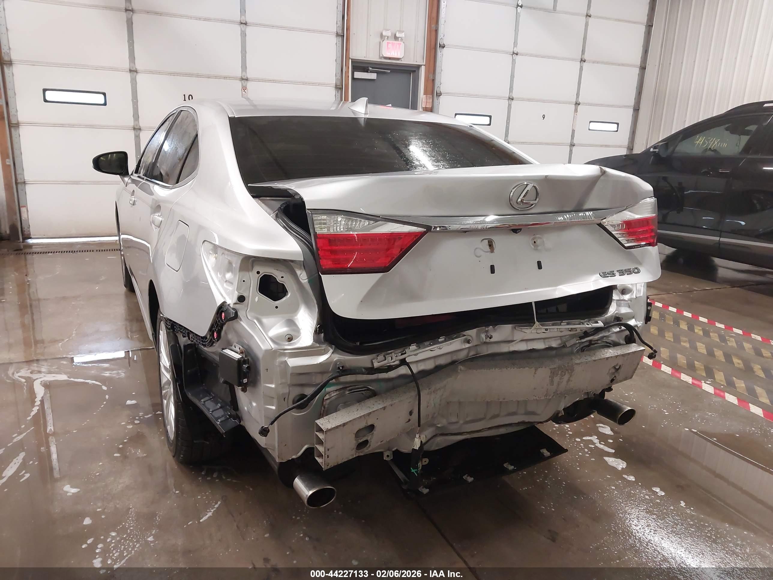 LEXUS ES image 6