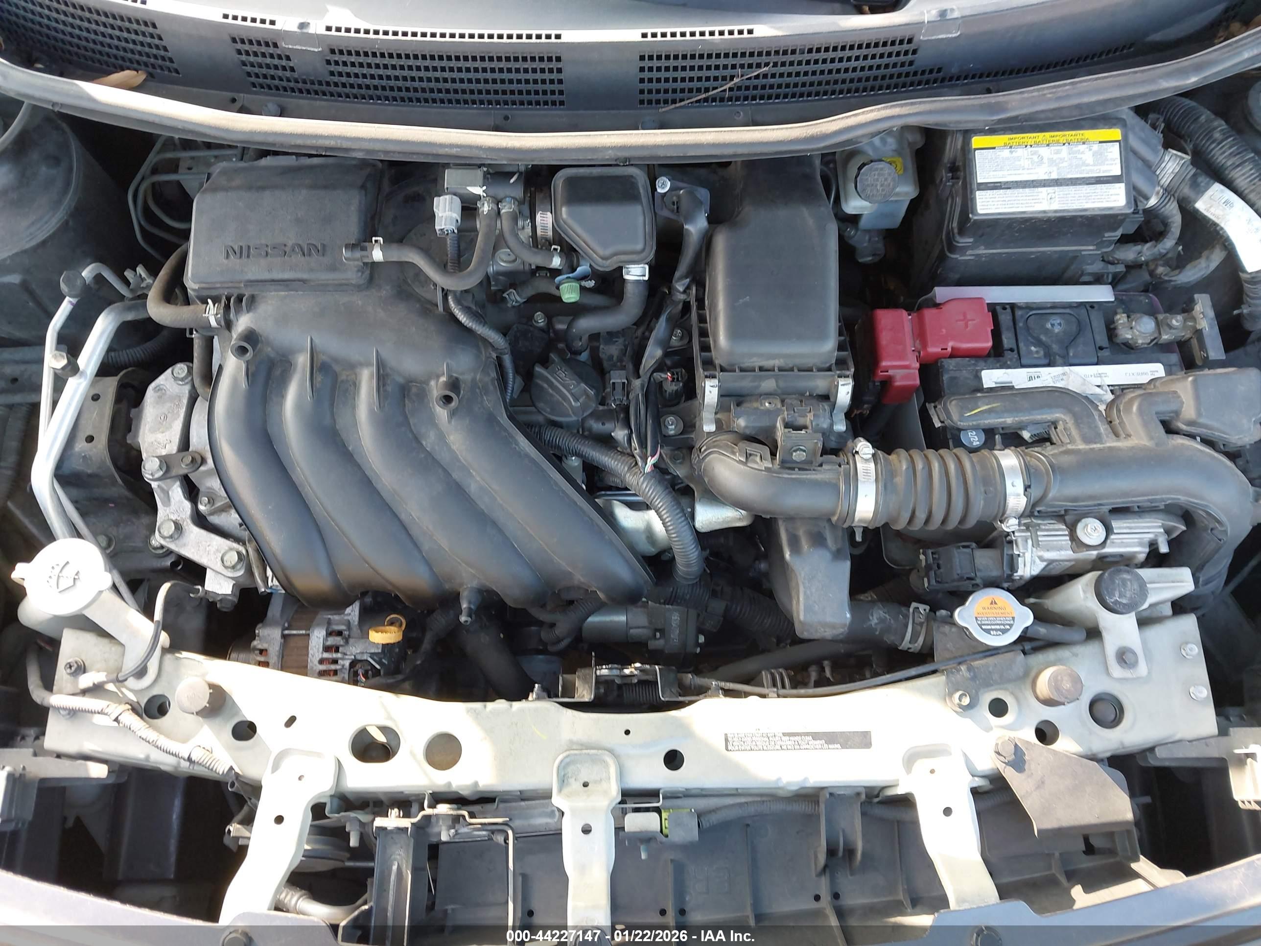 NISSAN VERSA image 10