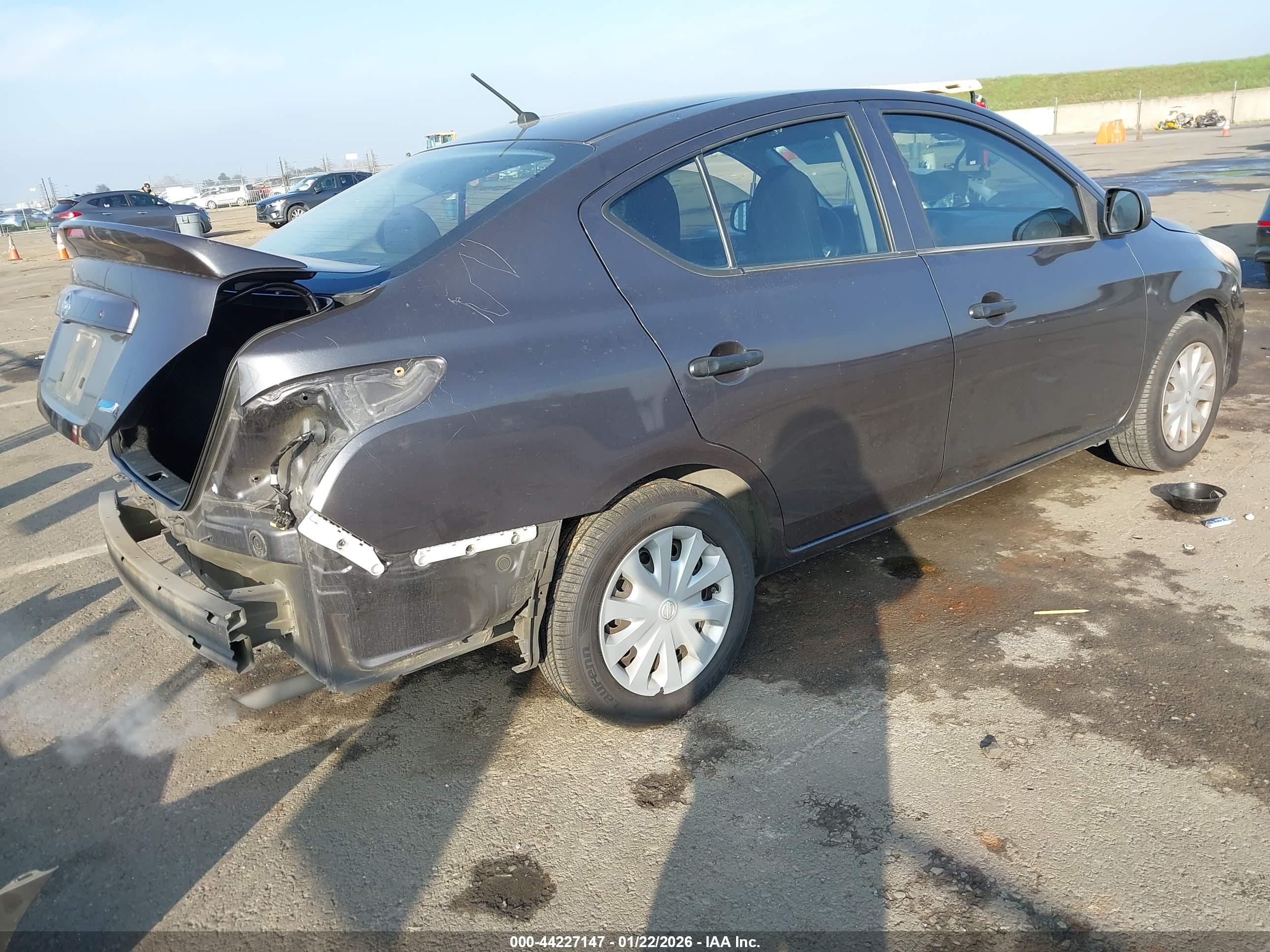 NISSAN VERSA image 4