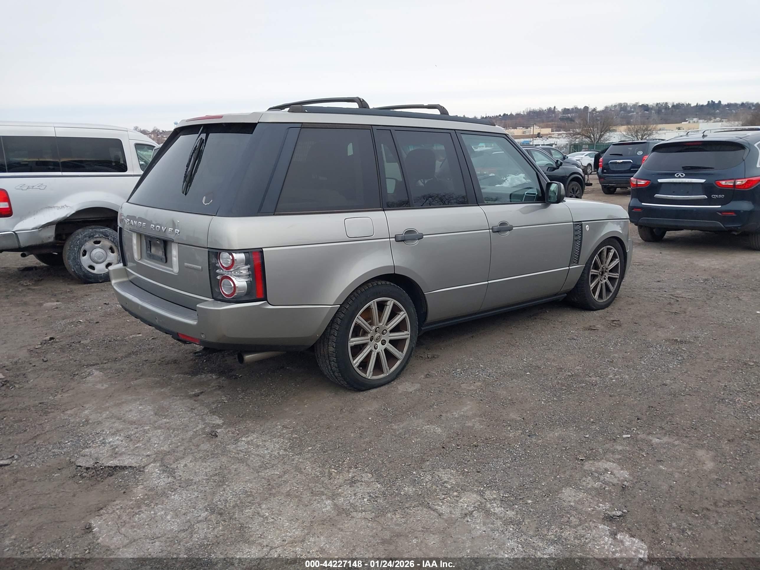 LAND ROVER image 4