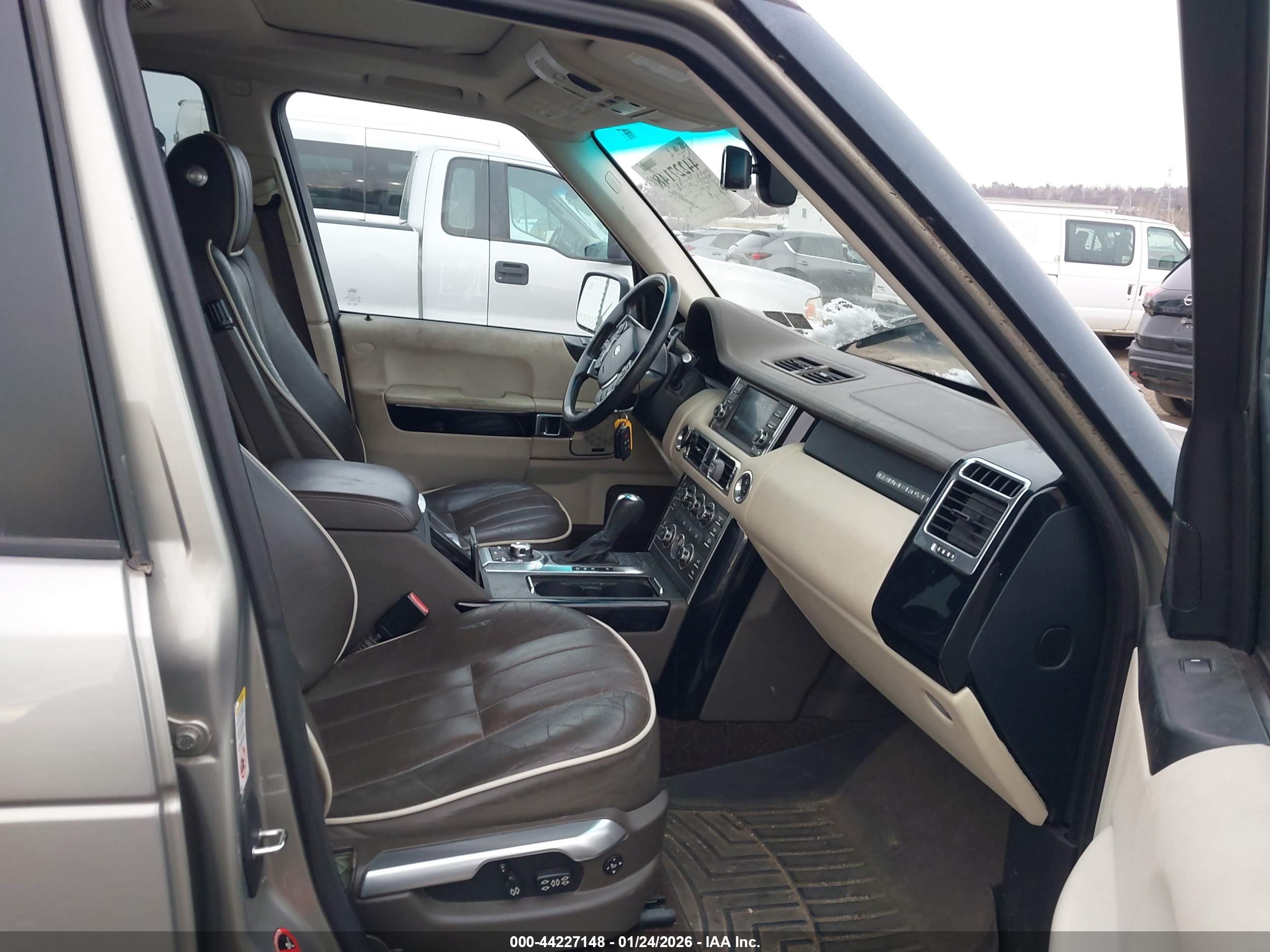 LAND ROVER image 5