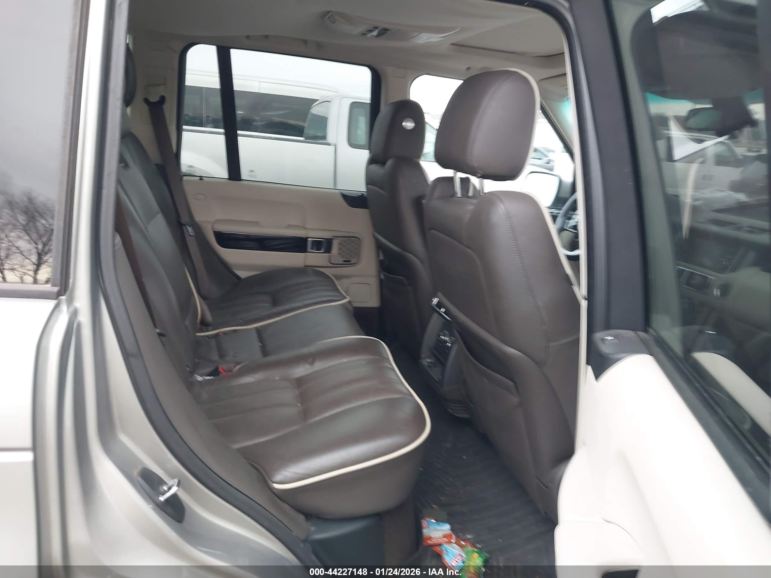 LAND ROVER image 8