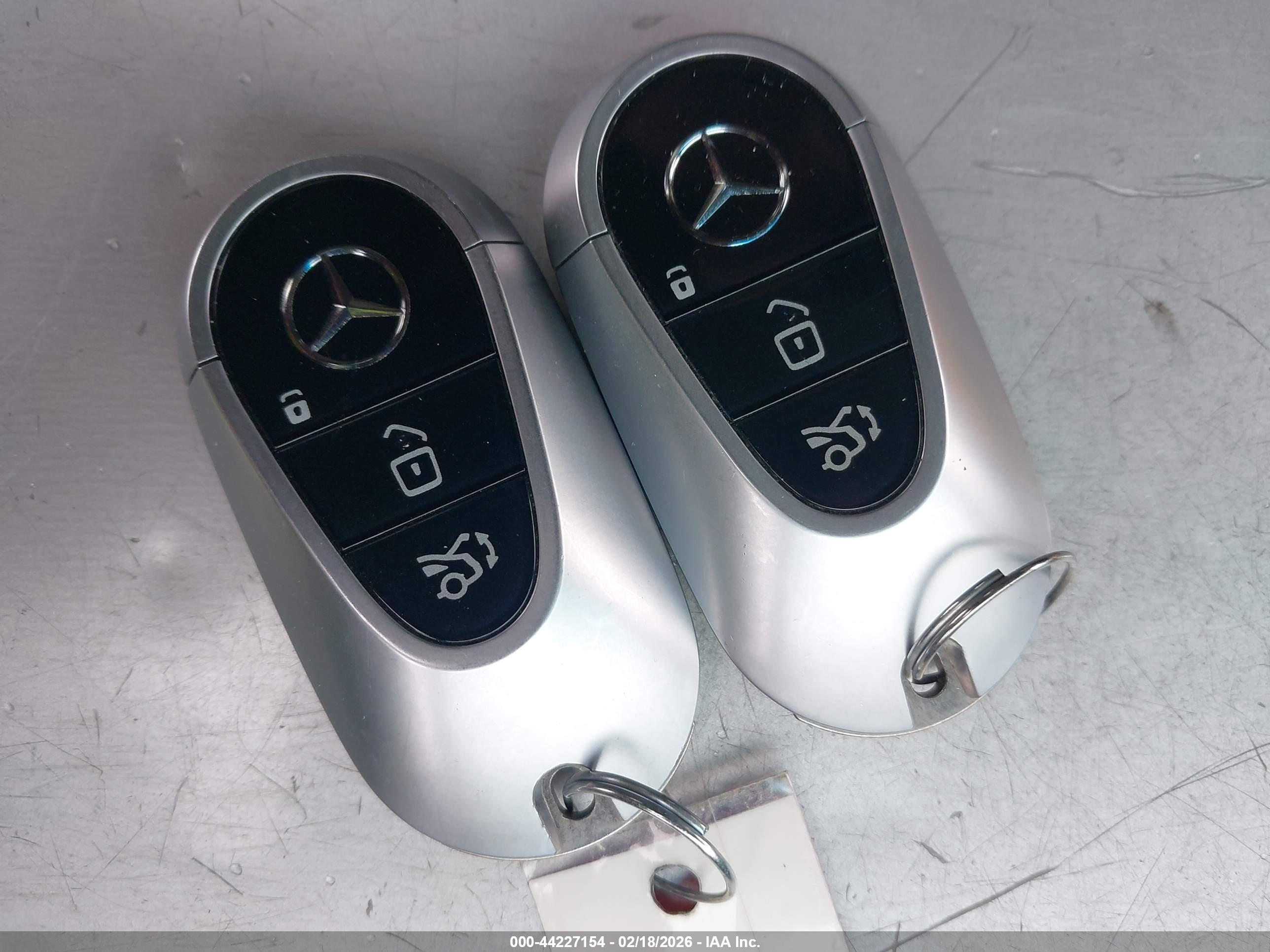 MERCEDES-BENZ EQS image 11