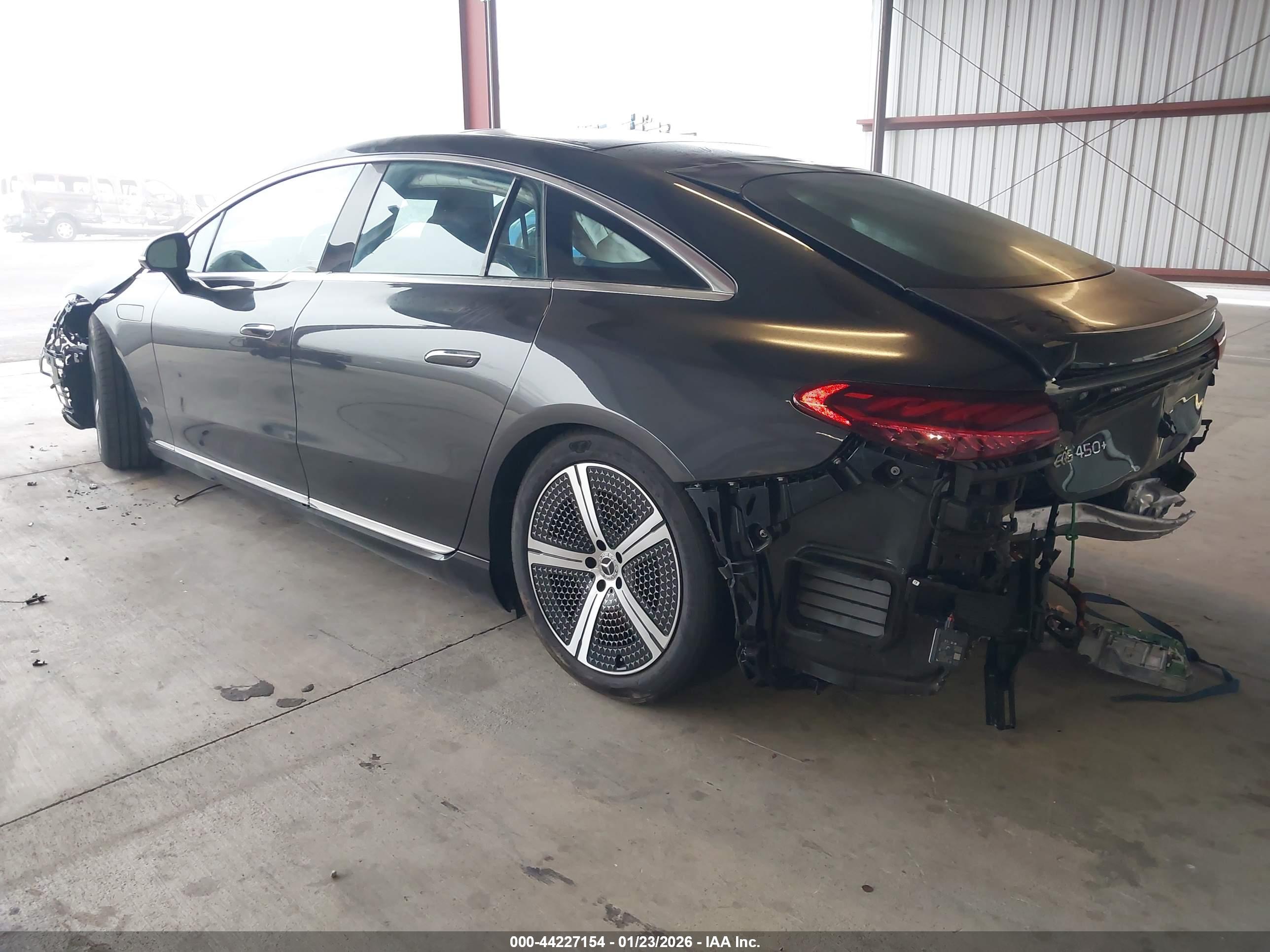 MERCEDES-BENZ EQS image 3
