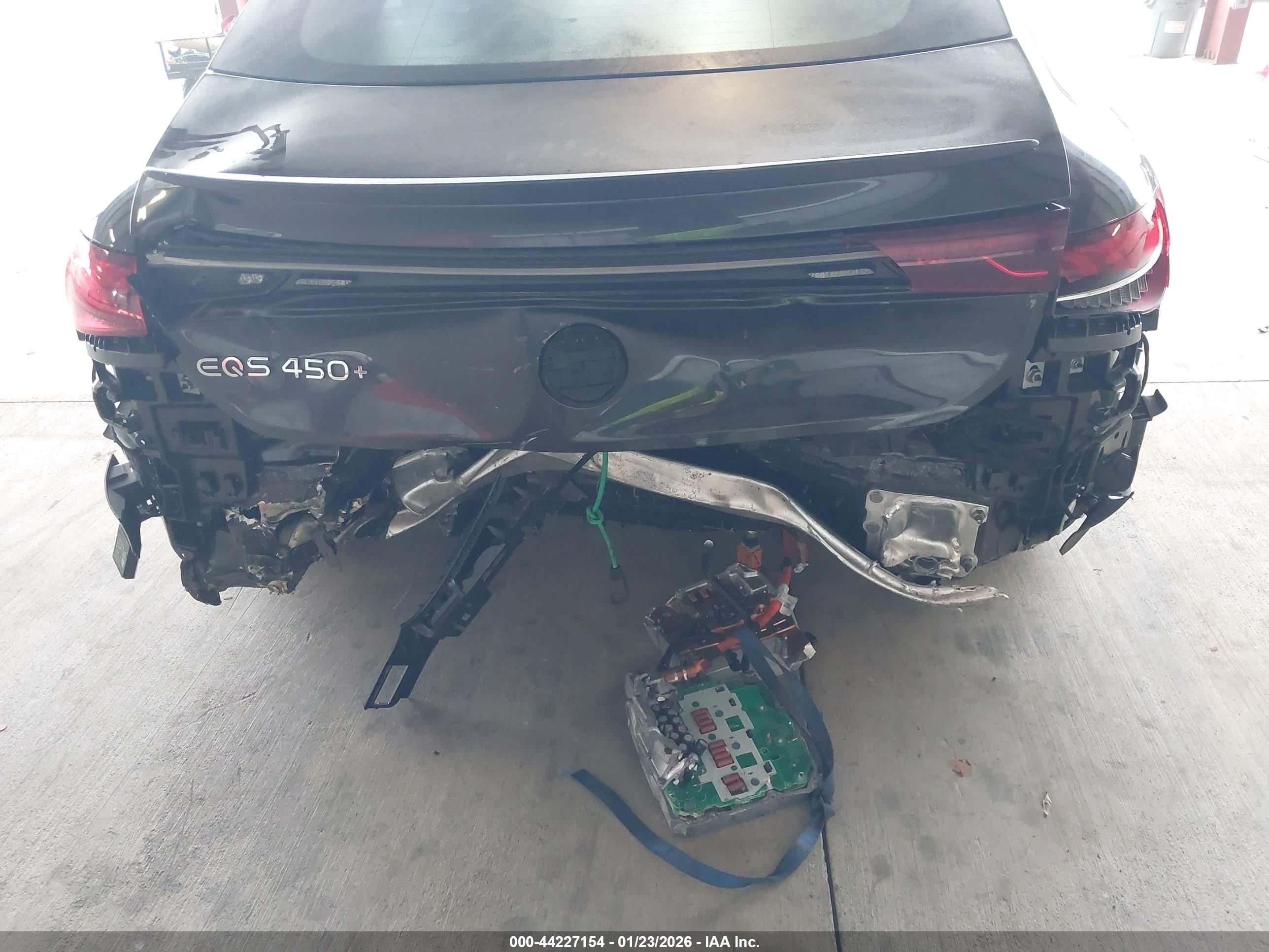 MERCEDES-BENZ EQS image 6