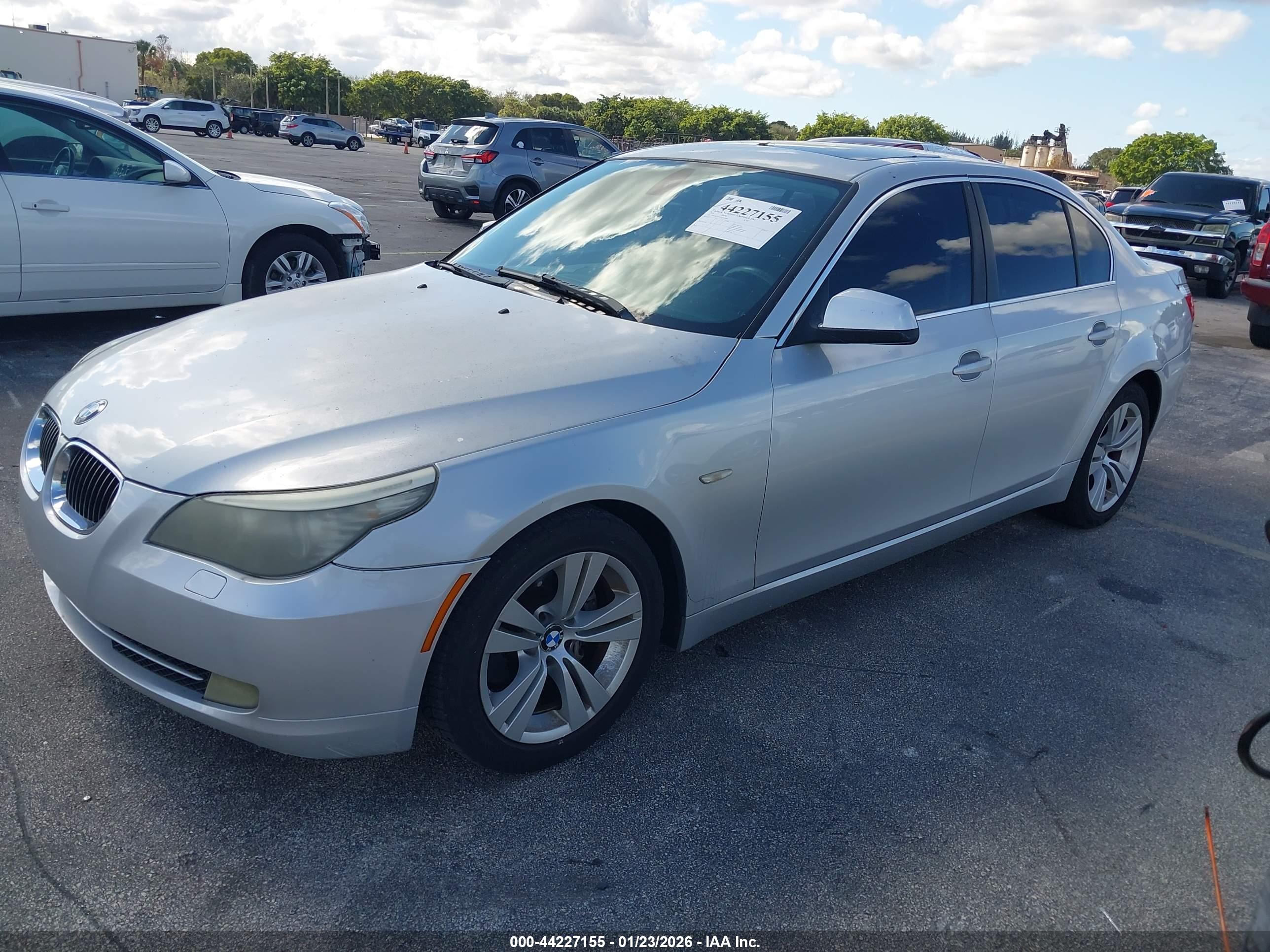 BMW 528I image 2