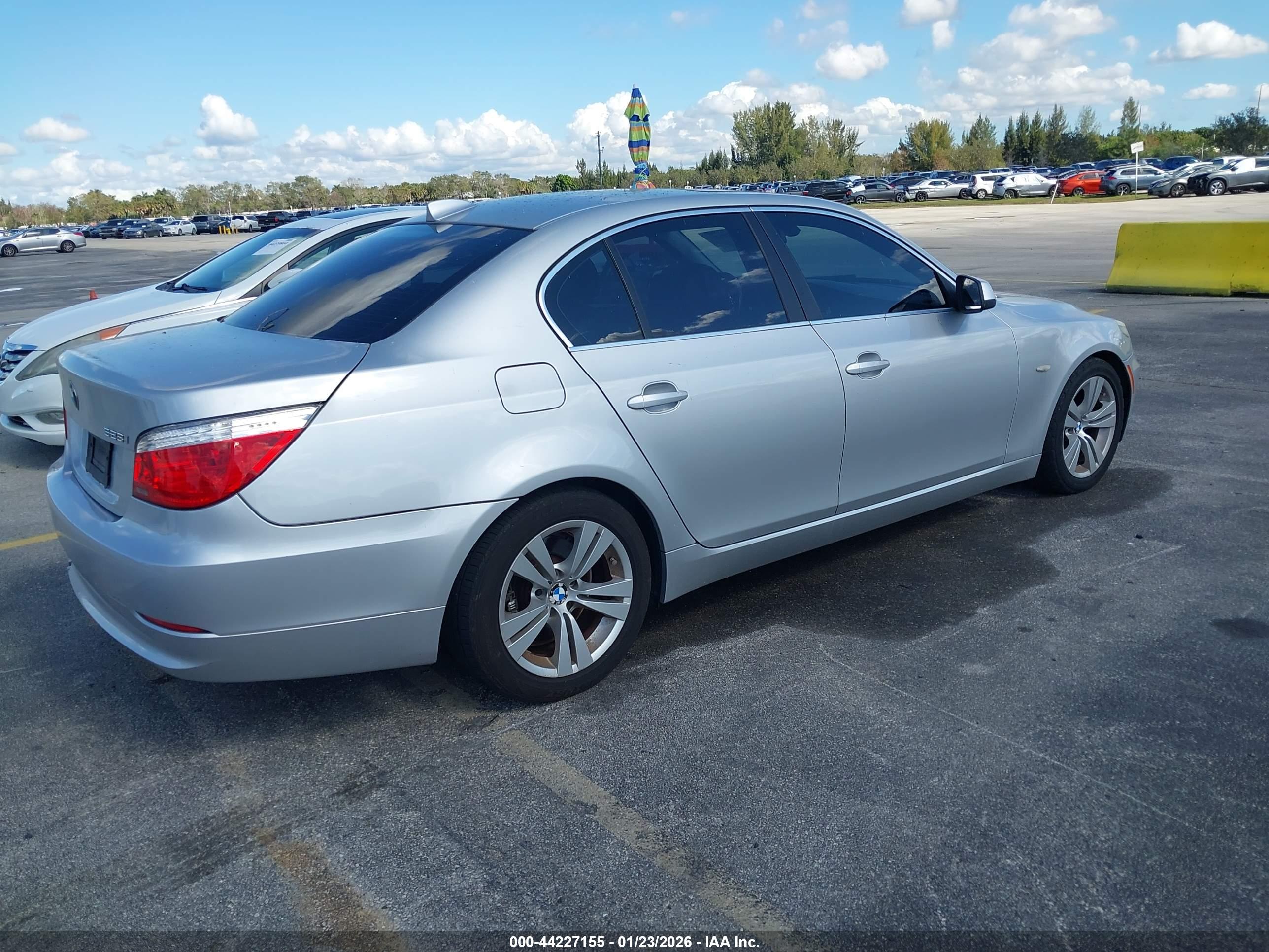 BMW 528I image 4