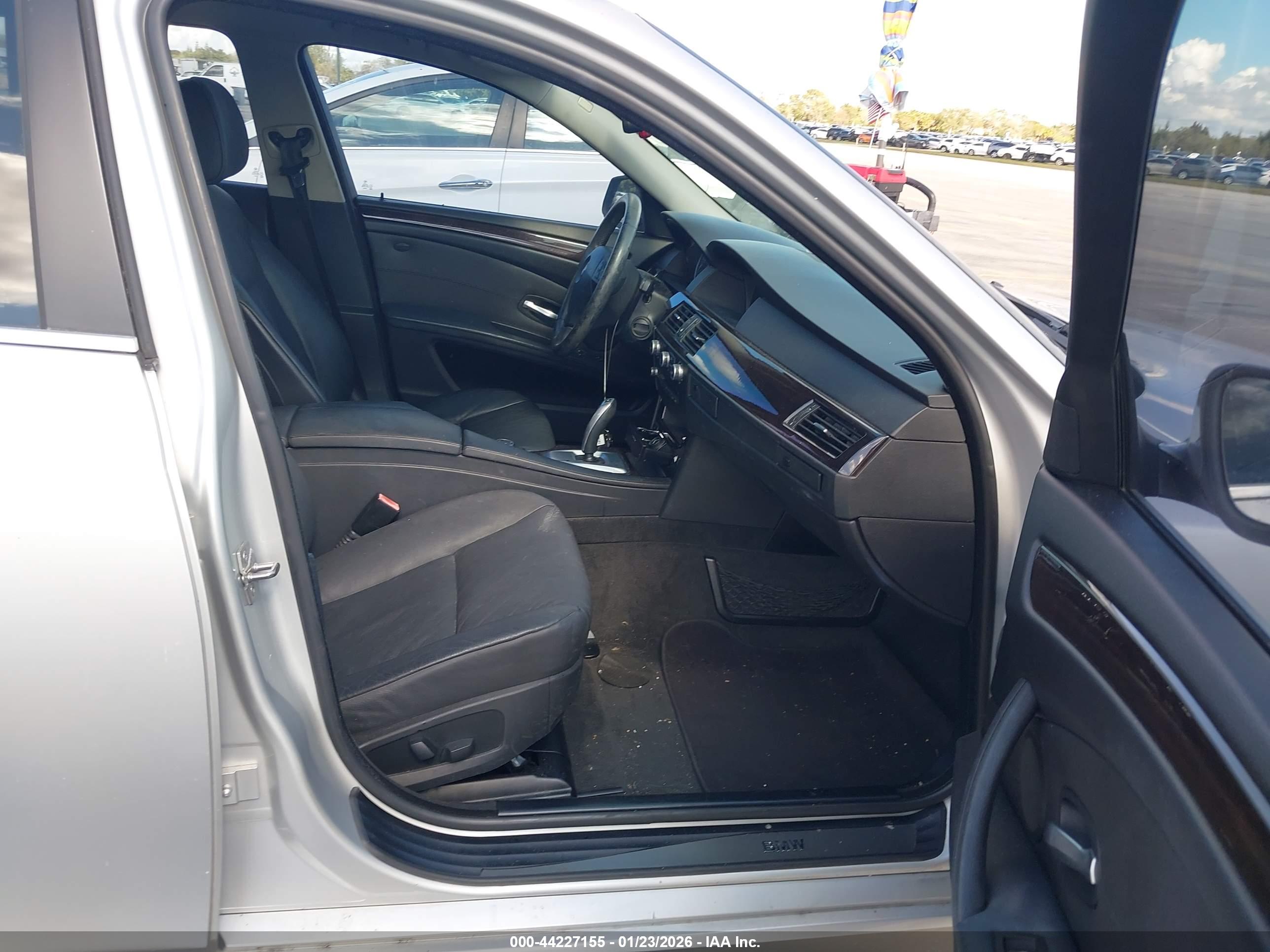 BMW 528I image 5
