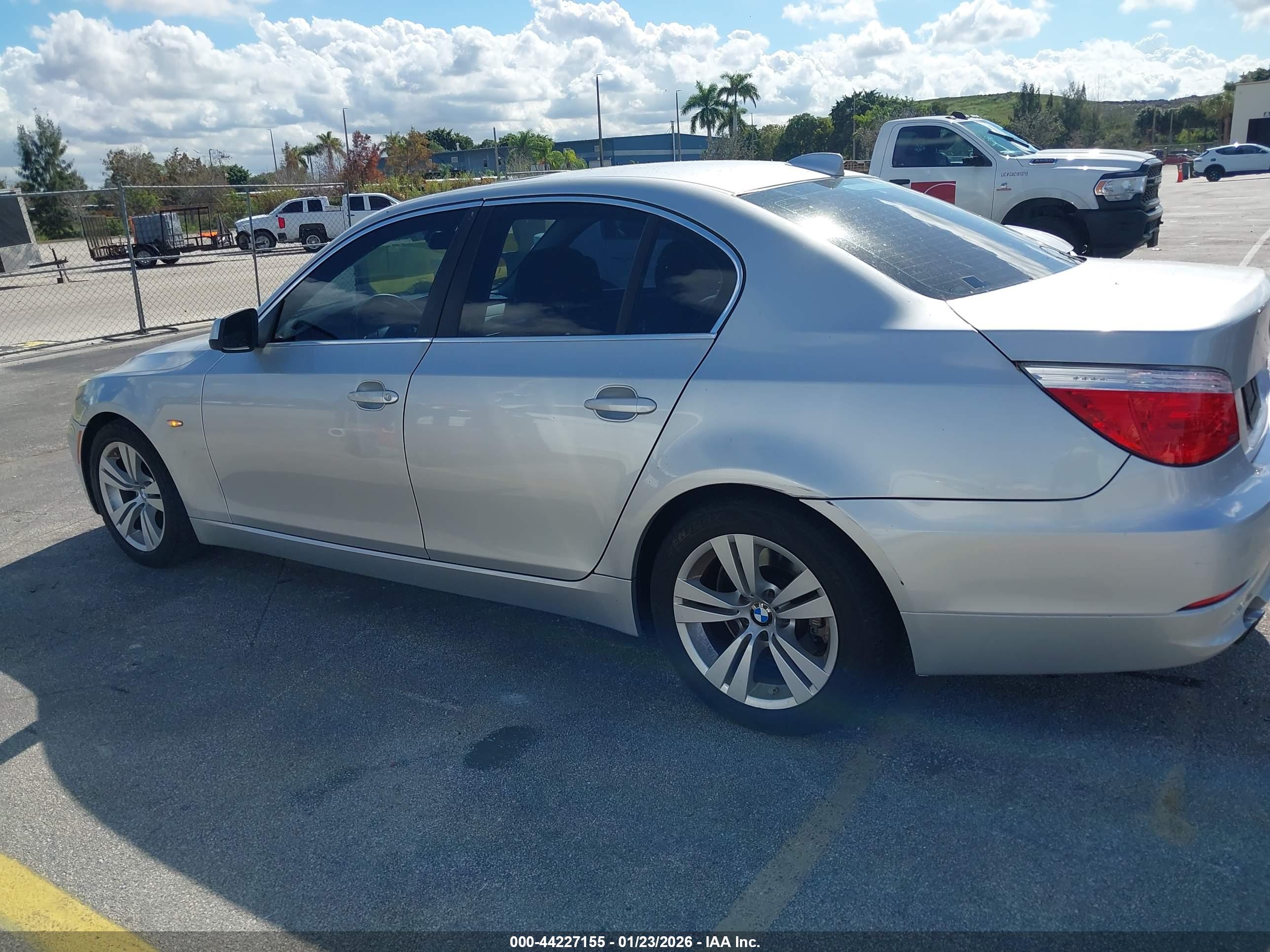 BMW 528I image 6