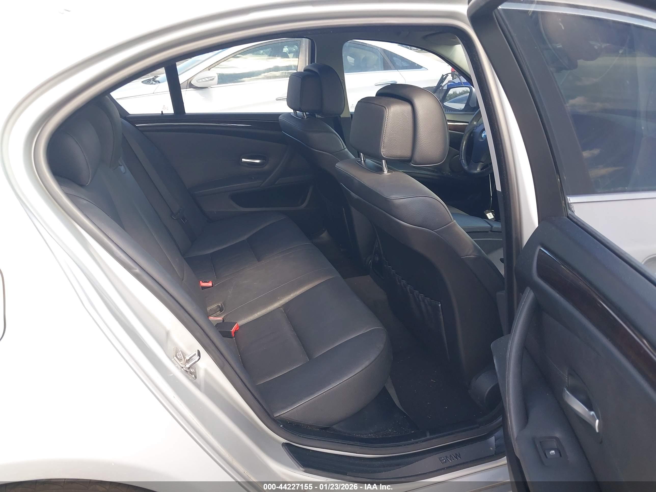 BMW 528I image 8