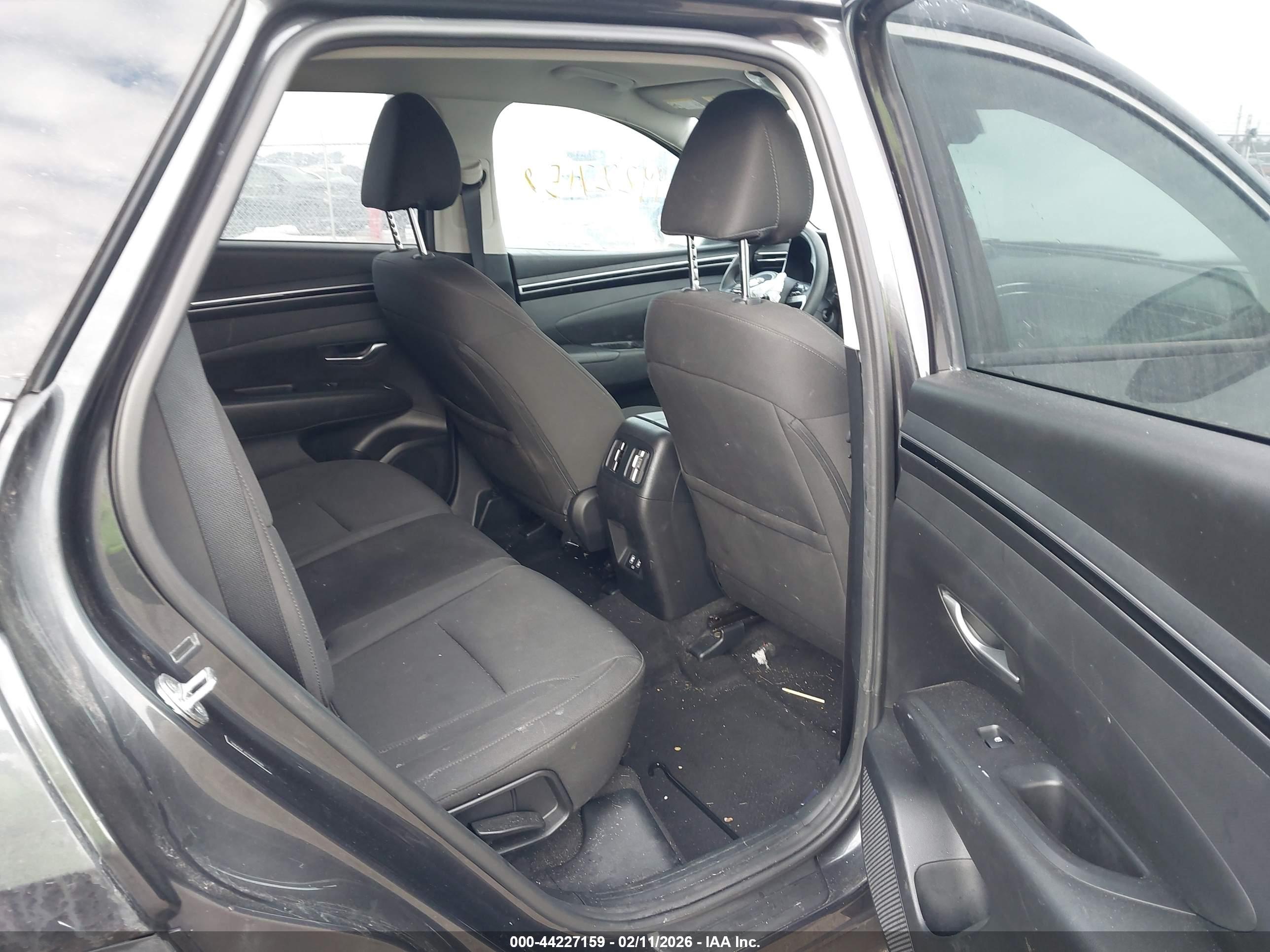 HYUNDAI TUCSON image 8