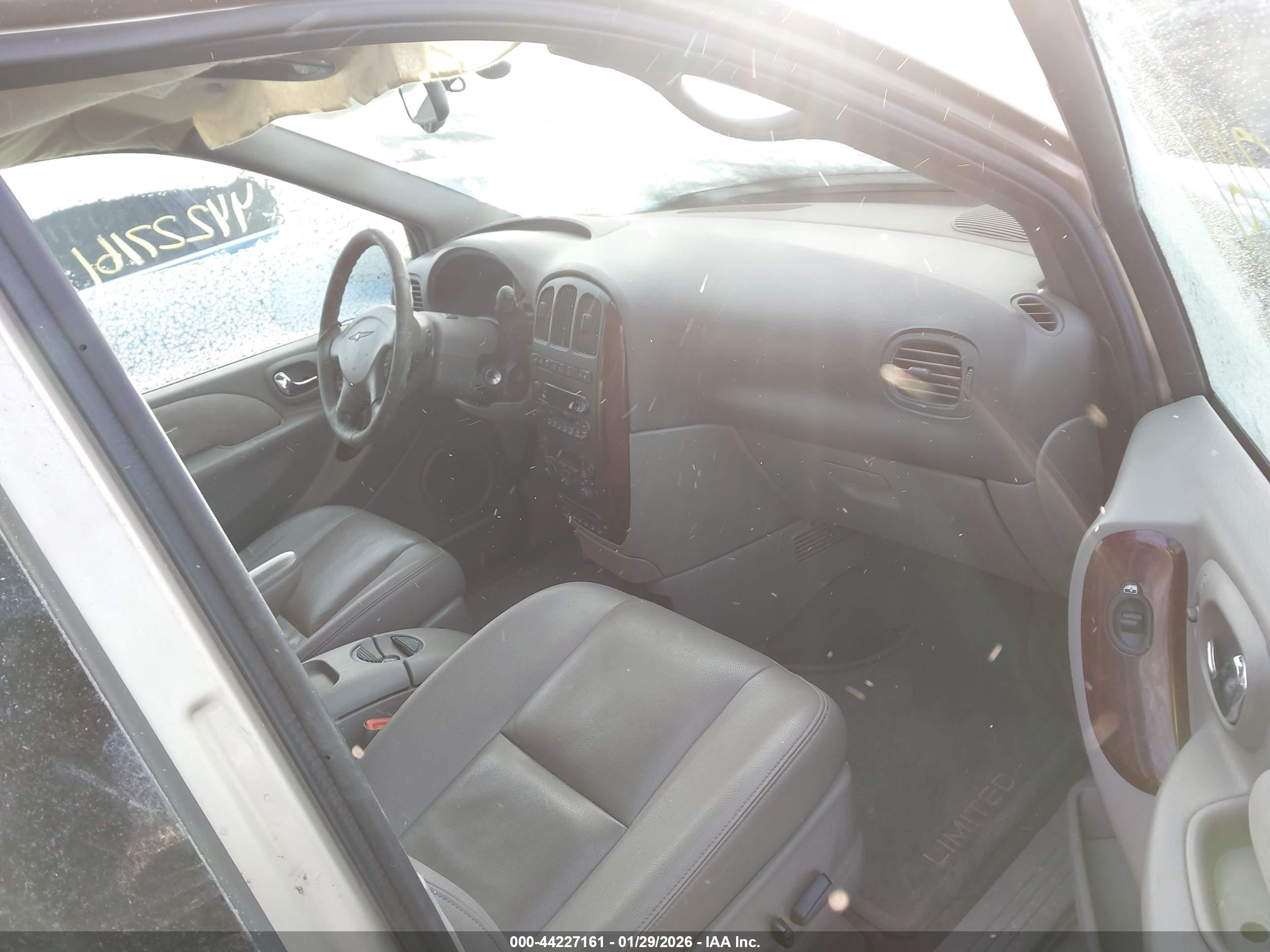 CHRYSLER TOWN image 5