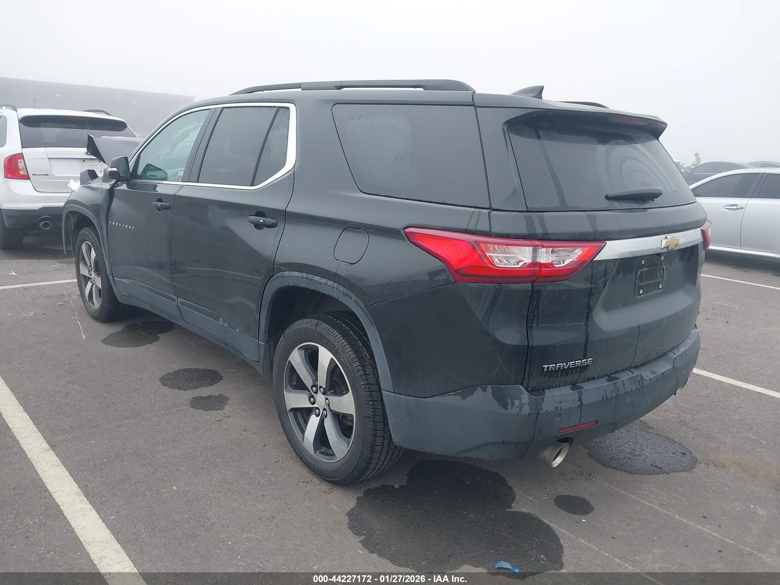 CHEVROLET TRAVERSE image 3