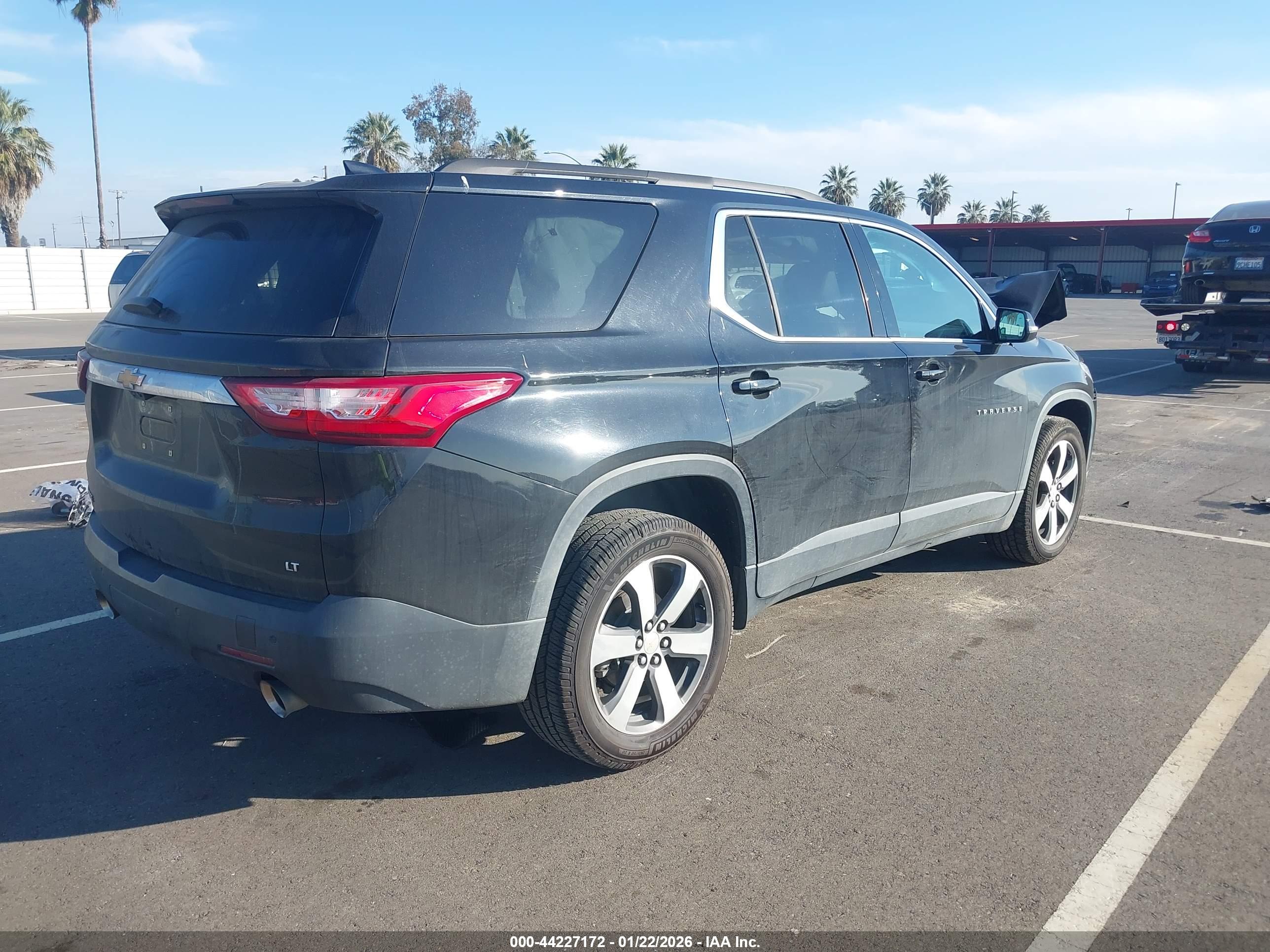 CHEVROLET TRAVERSE image 4