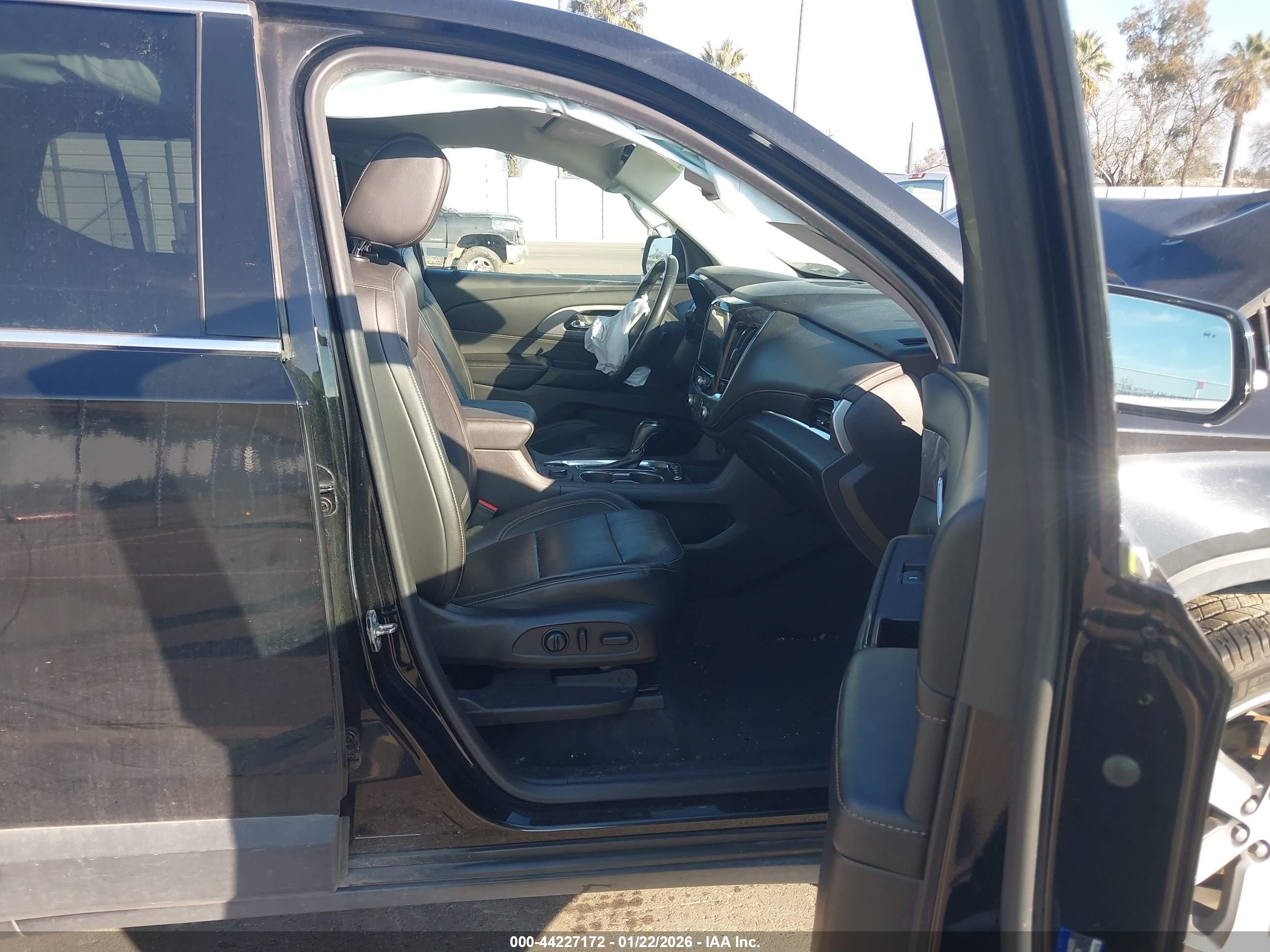 CHEVROLET TRAVERSE image 5