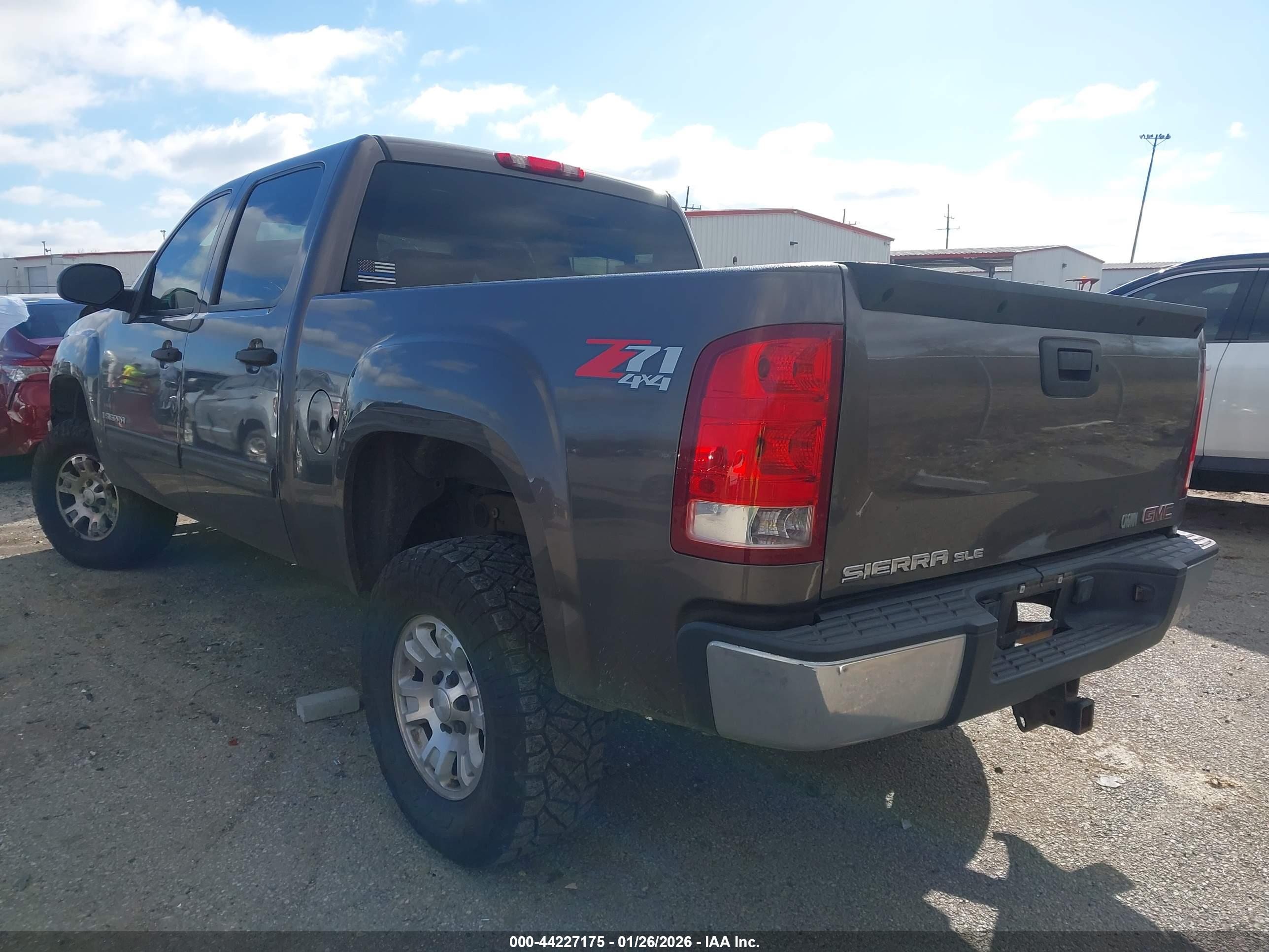 GMC SIERRA image 3