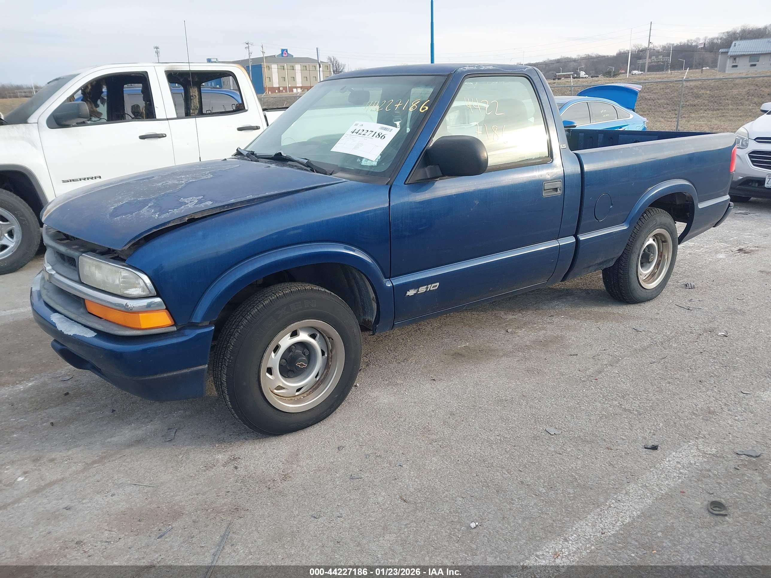 CHEVROLET S-10 image 2