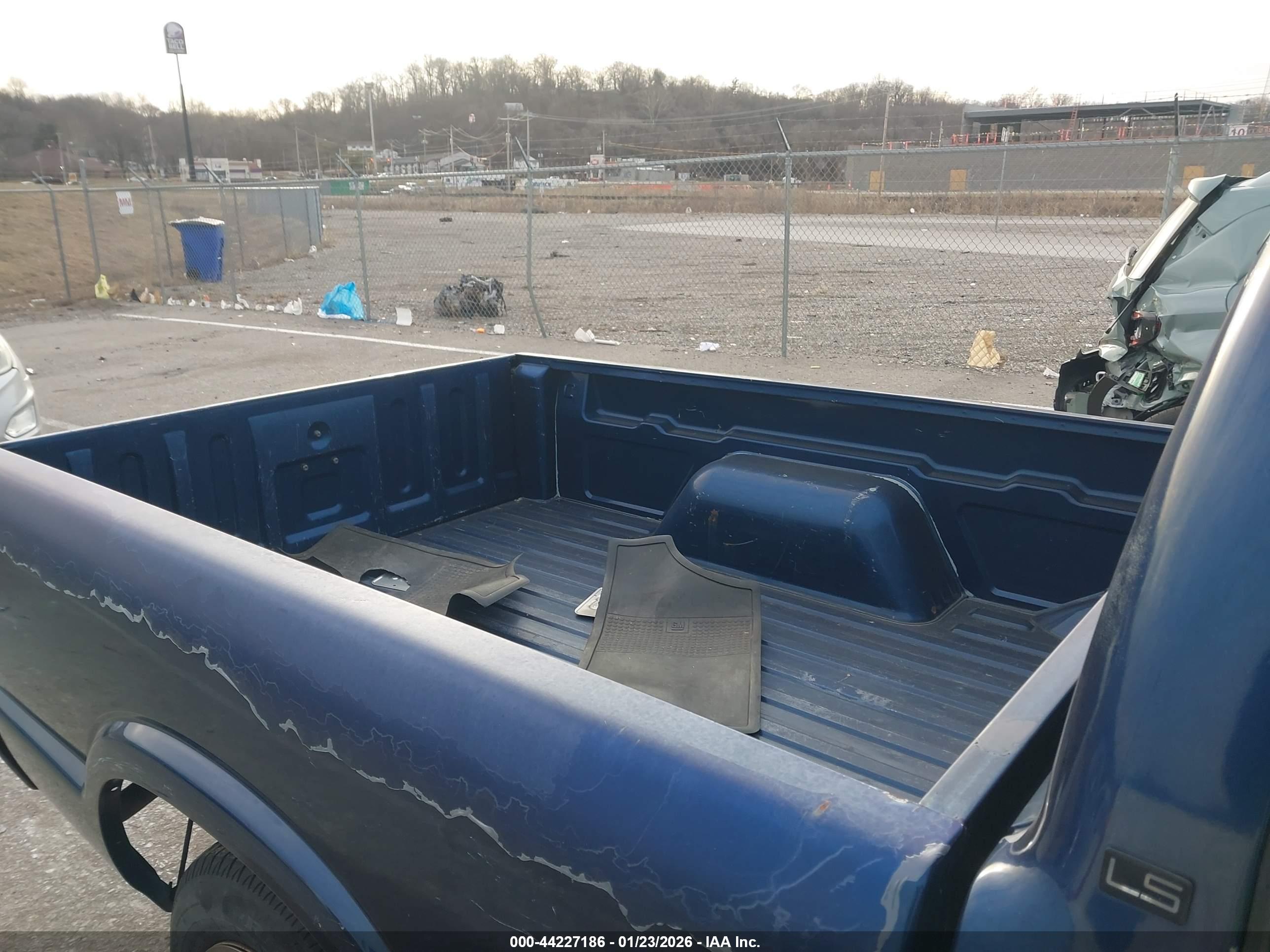 CHEVROLET S-10 image 8