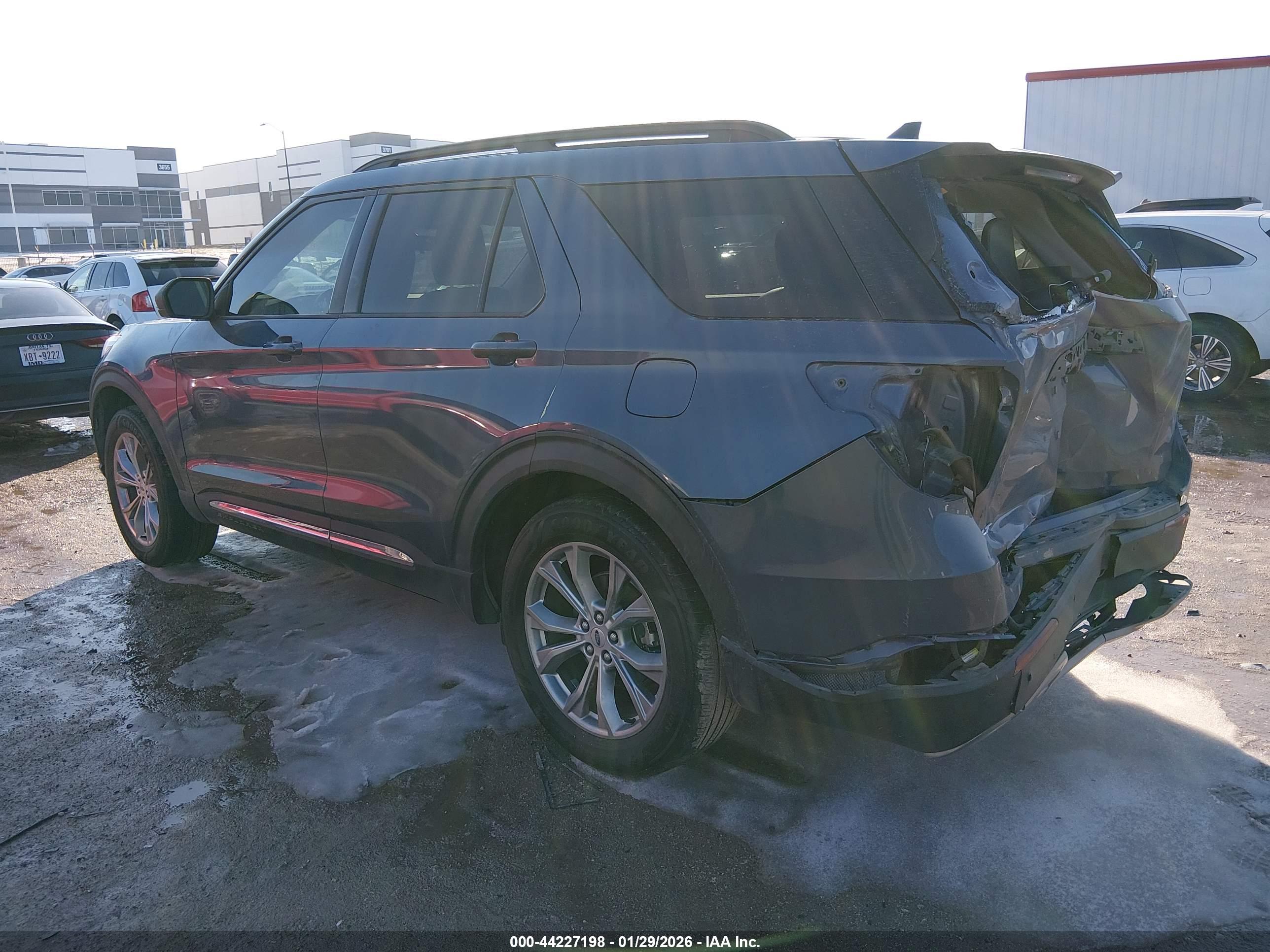 FORD EXPLORER image 3