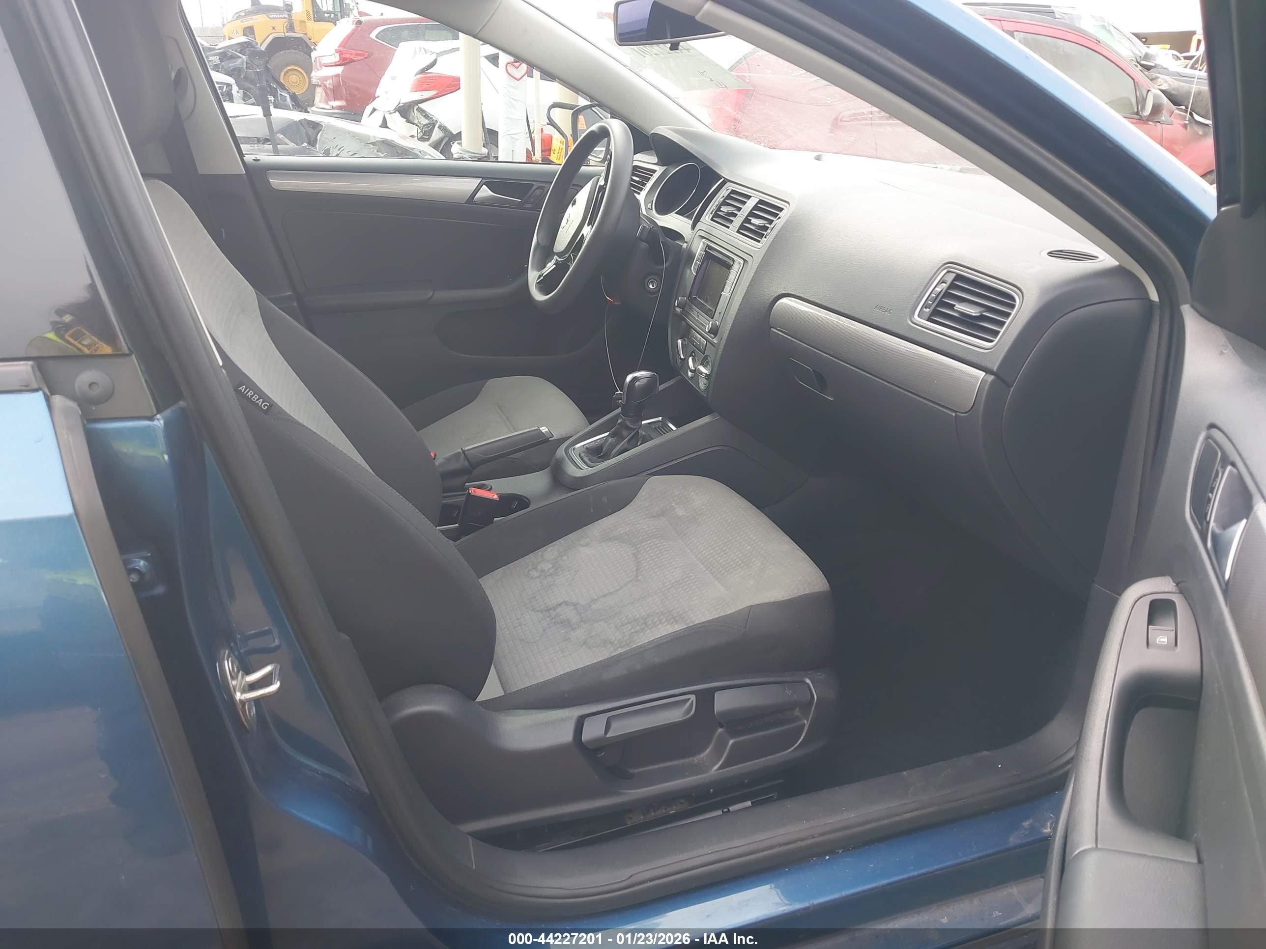 VOLKSWAGEN JETTA image 5