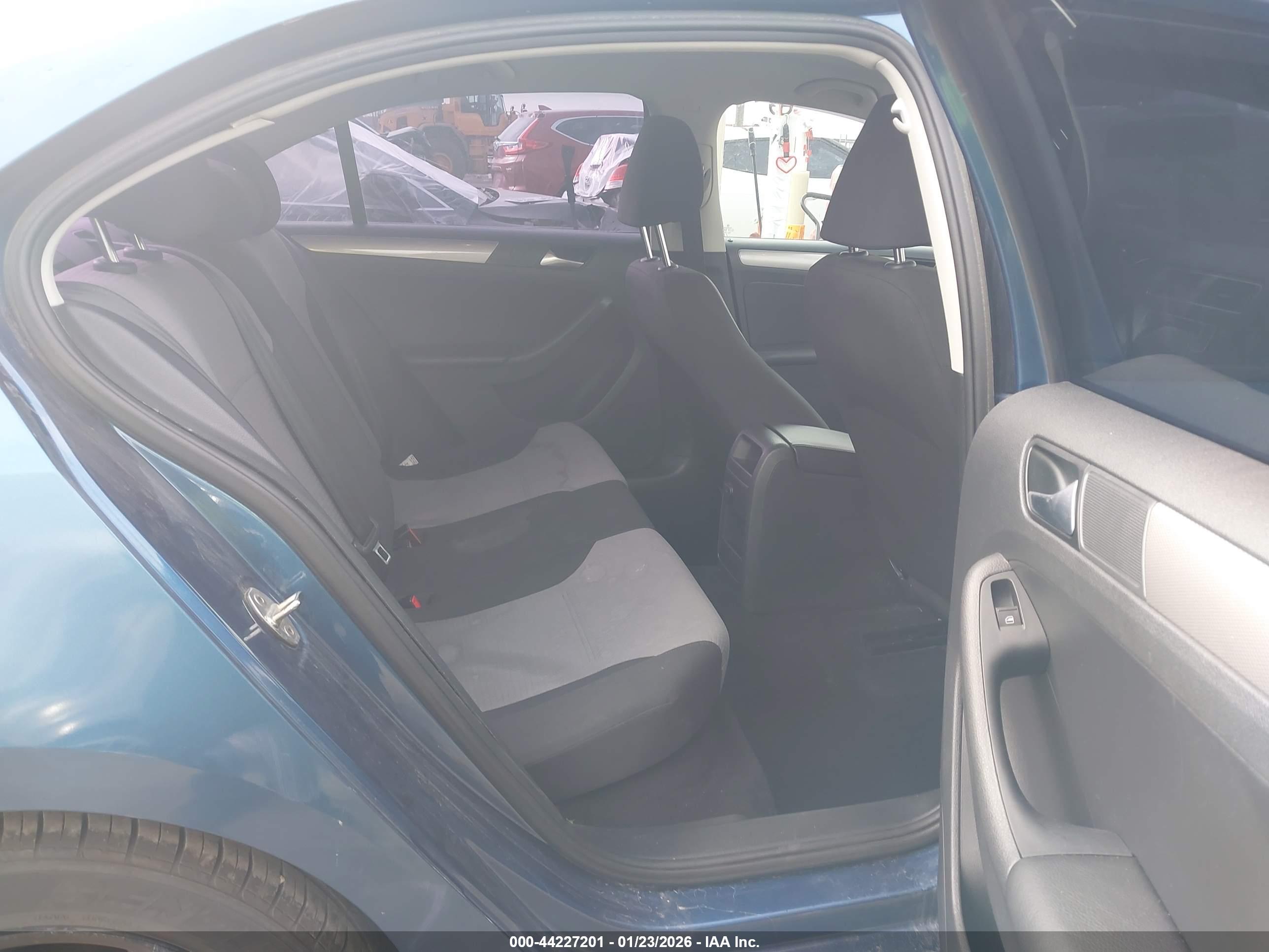 VOLKSWAGEN JETTA image 8