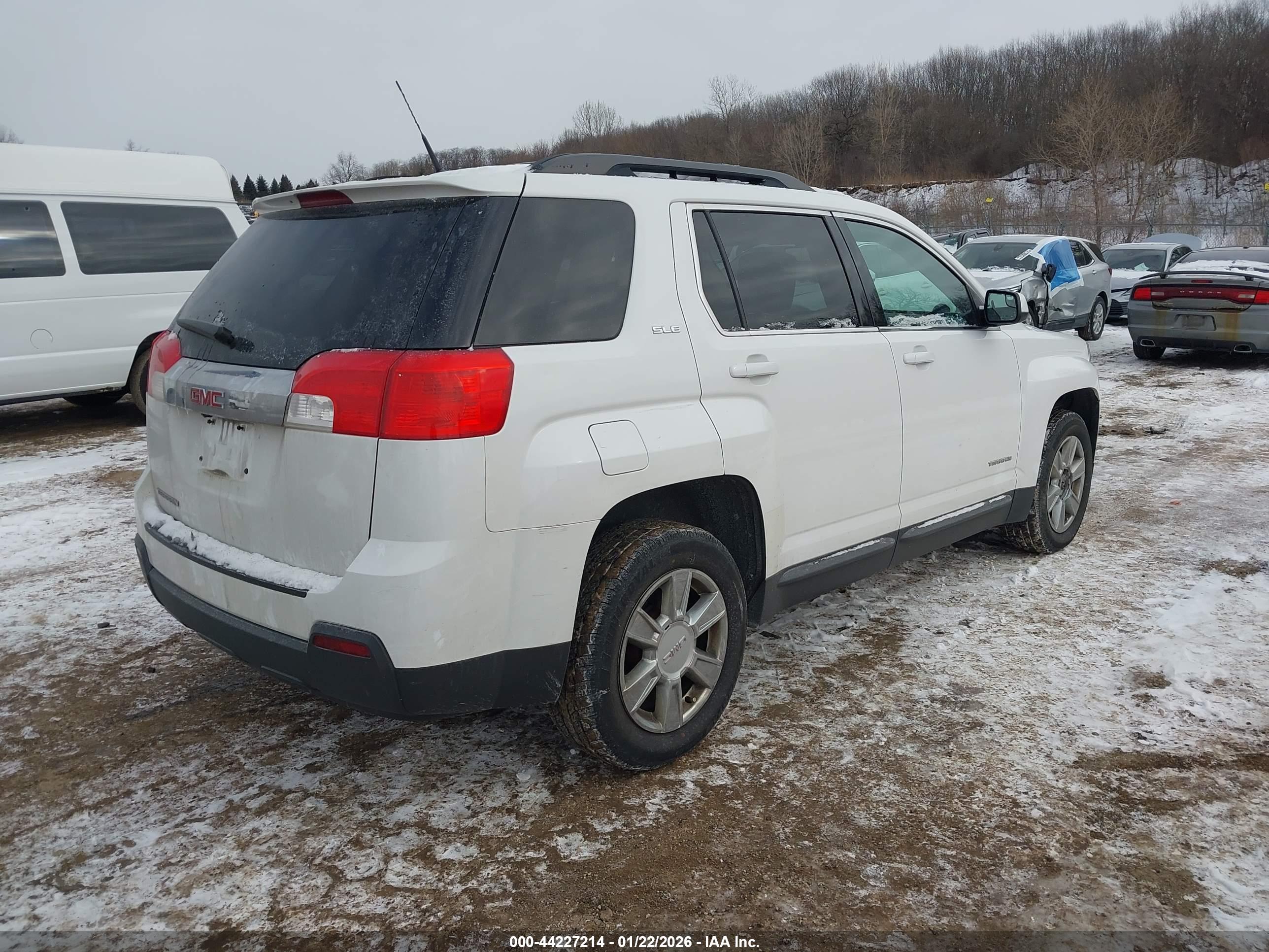 GMC TERRAIN image 4
