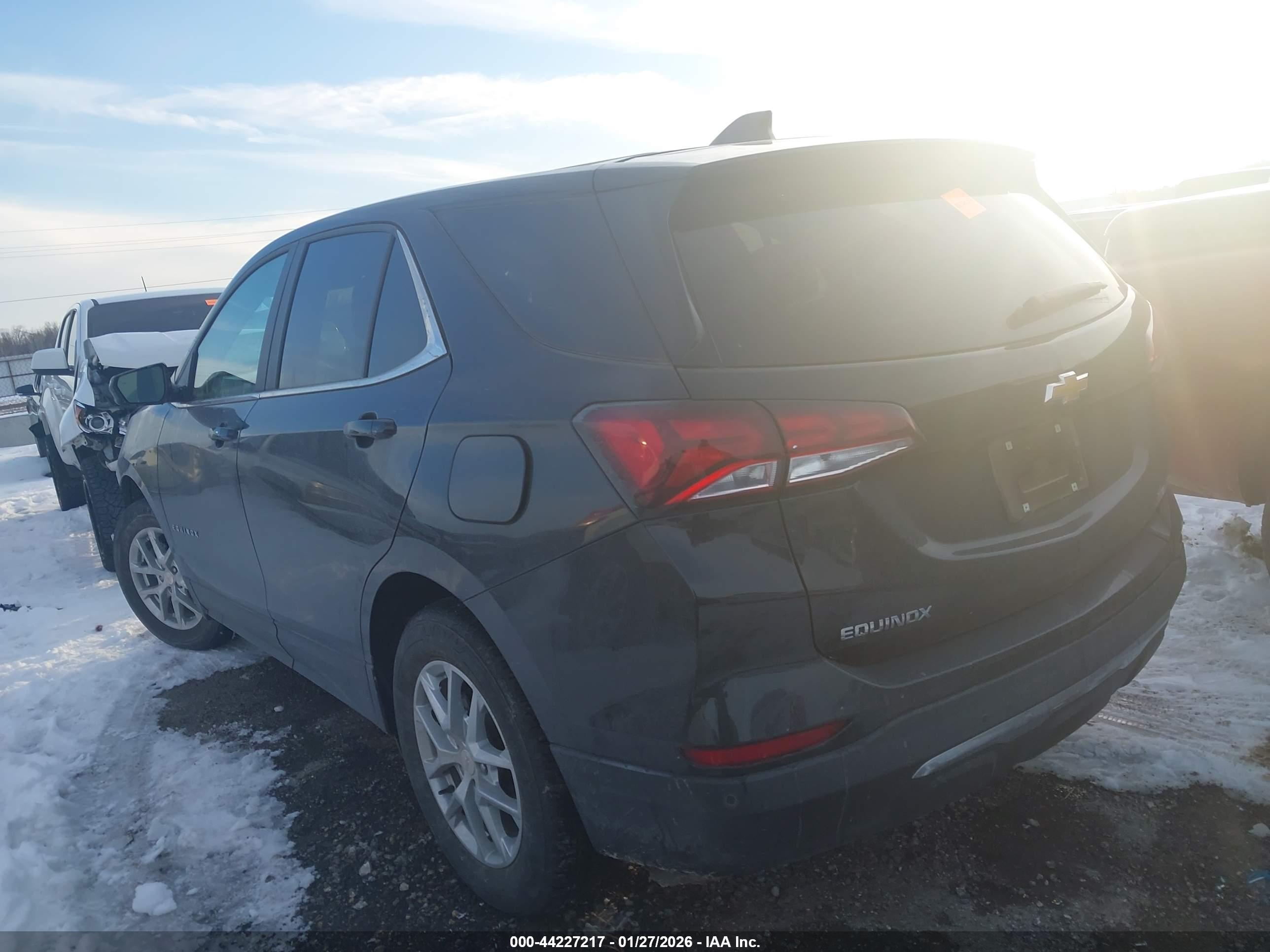 CHEVROLET EQUINOX image 3