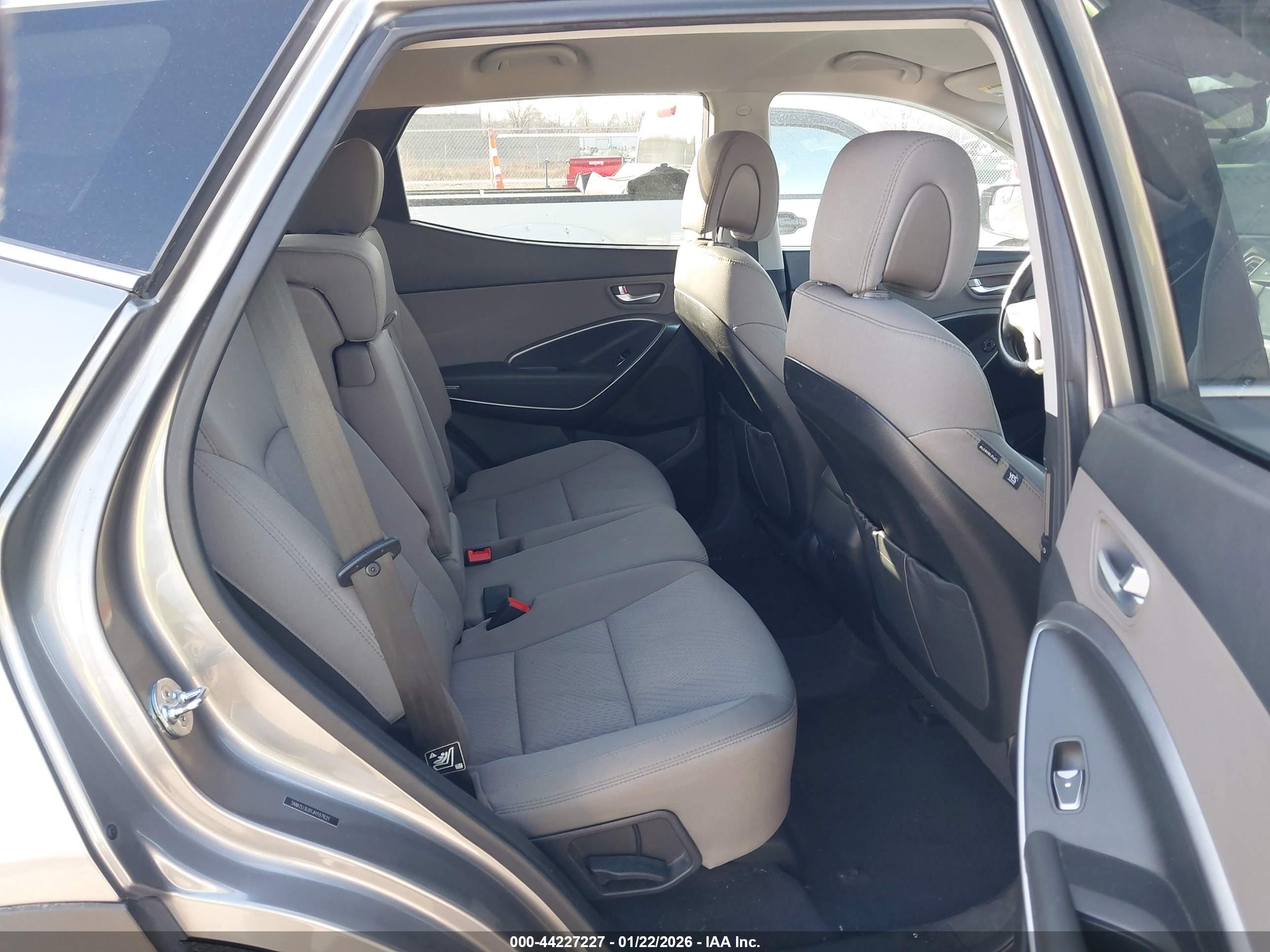 HYUNDAI SANTA image 8