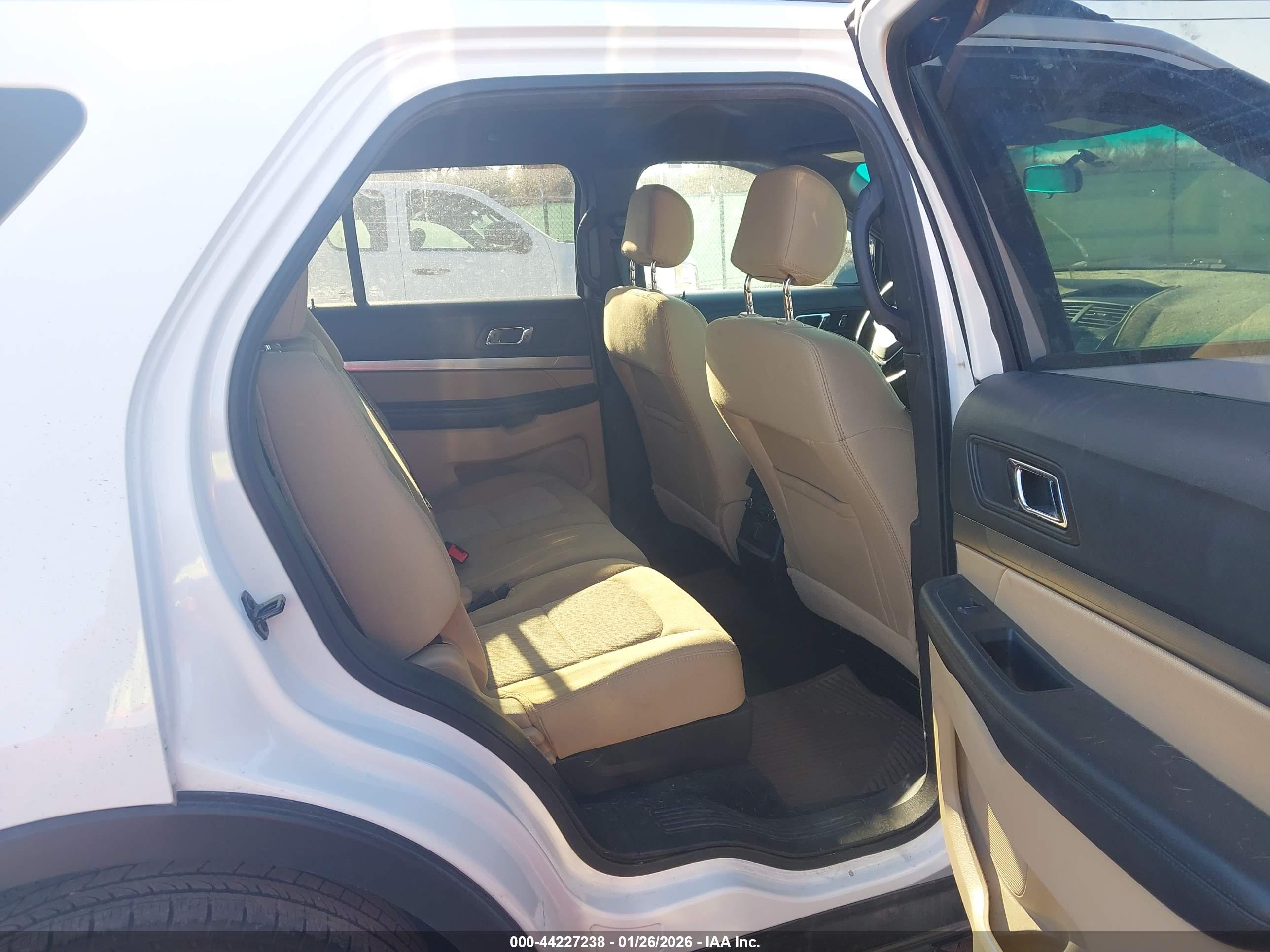 FORD EXPLORER image 8